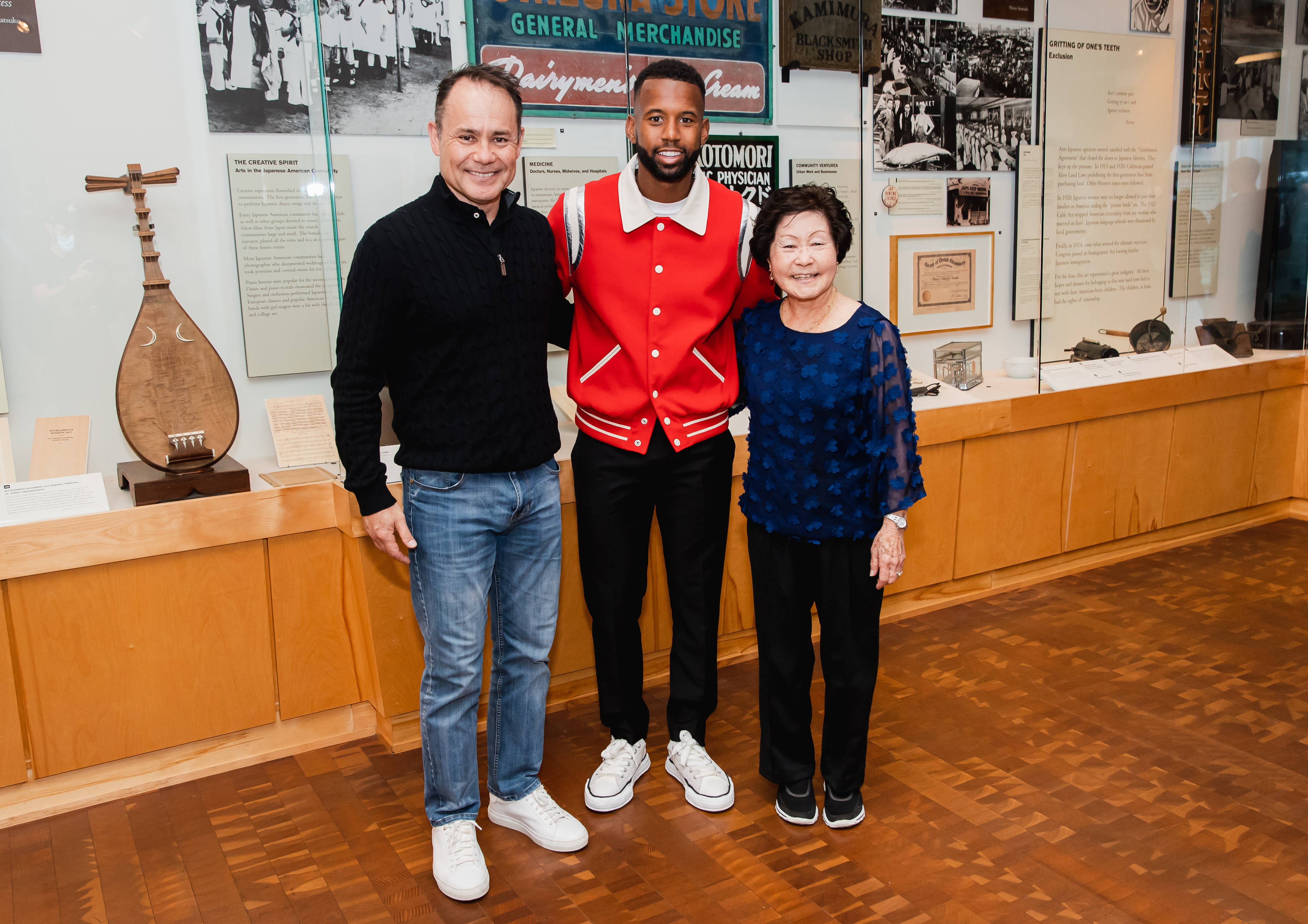 Kellyn Acosta Ảnh Gia Đình Little Tokyo Hình nền