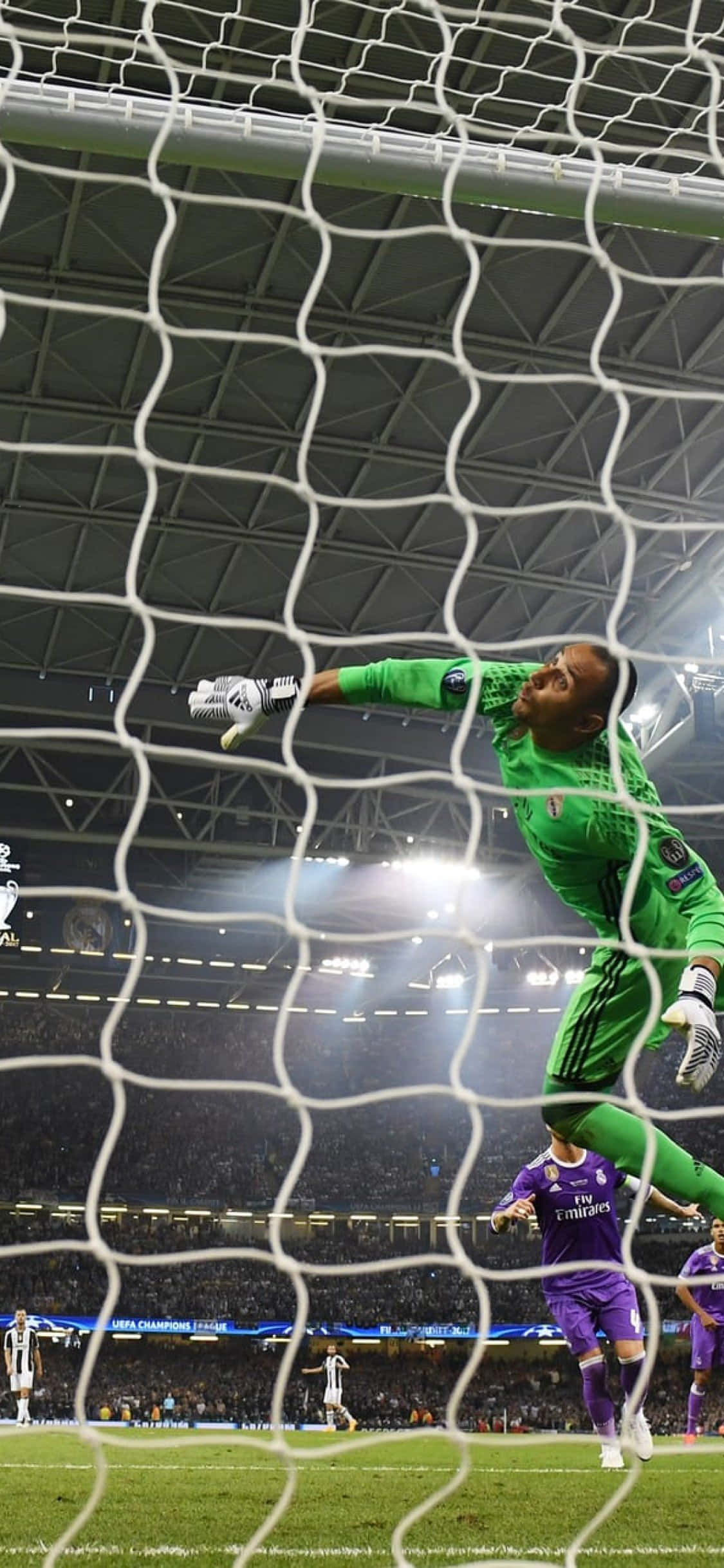Keylor Navas hành động trên sân cỏ Hình nền