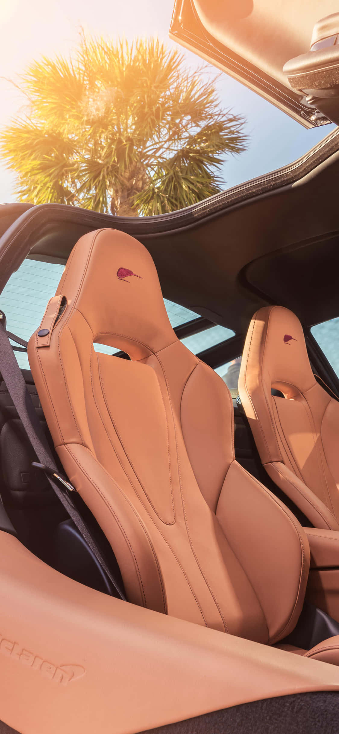 "Khám phá Phong cách và Sức mạnh với iPhone Xs McLaren 720s" Hình nền
