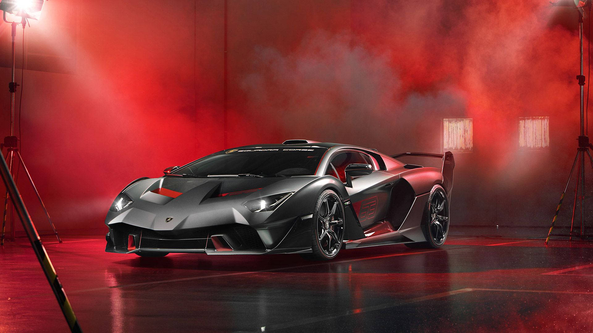Khói Đỏ Lamborghini Đen