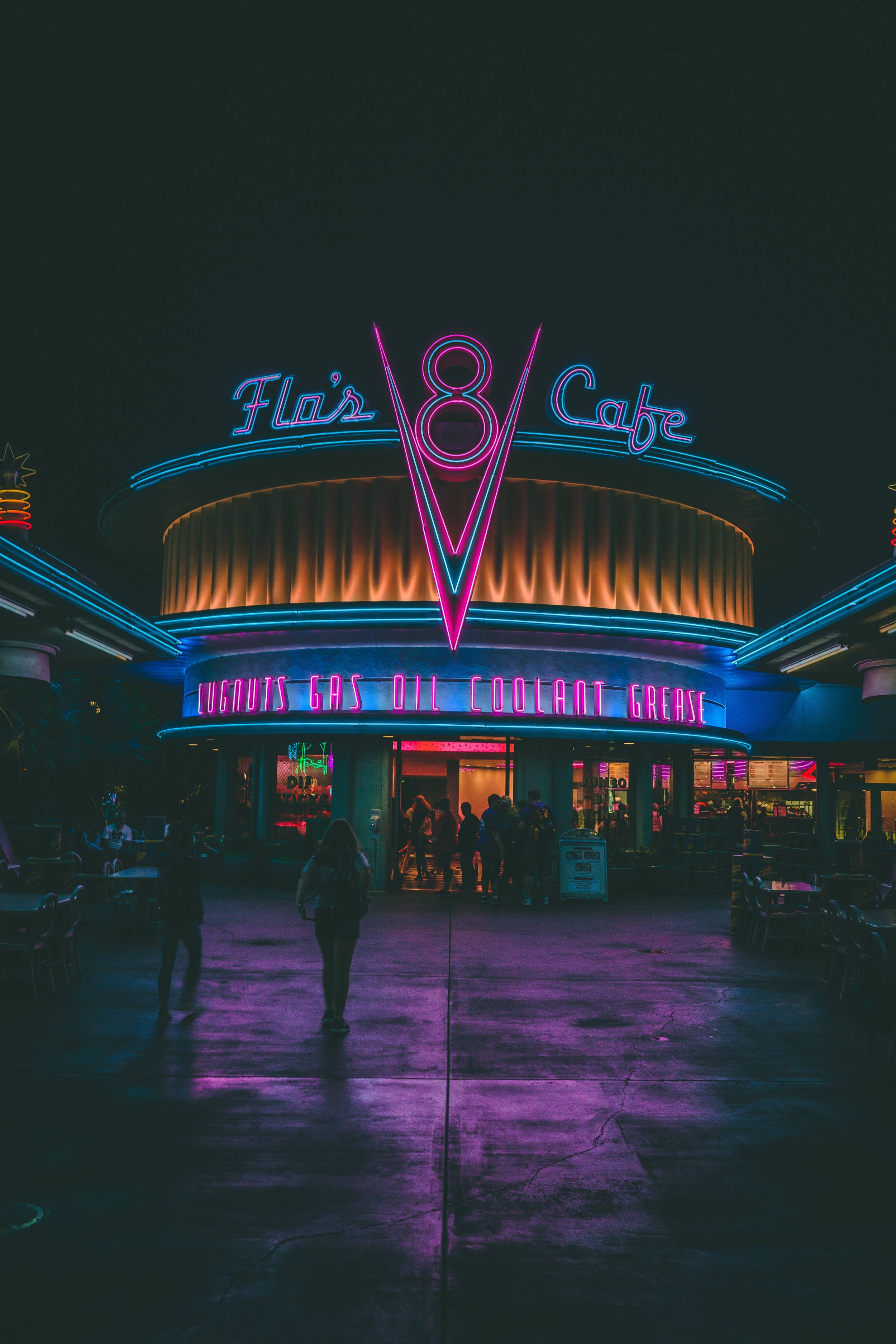 Không khí nhộn nhịp tại quán cà phê Flo's V8 trong công viên Disney California Adventure Hình nền