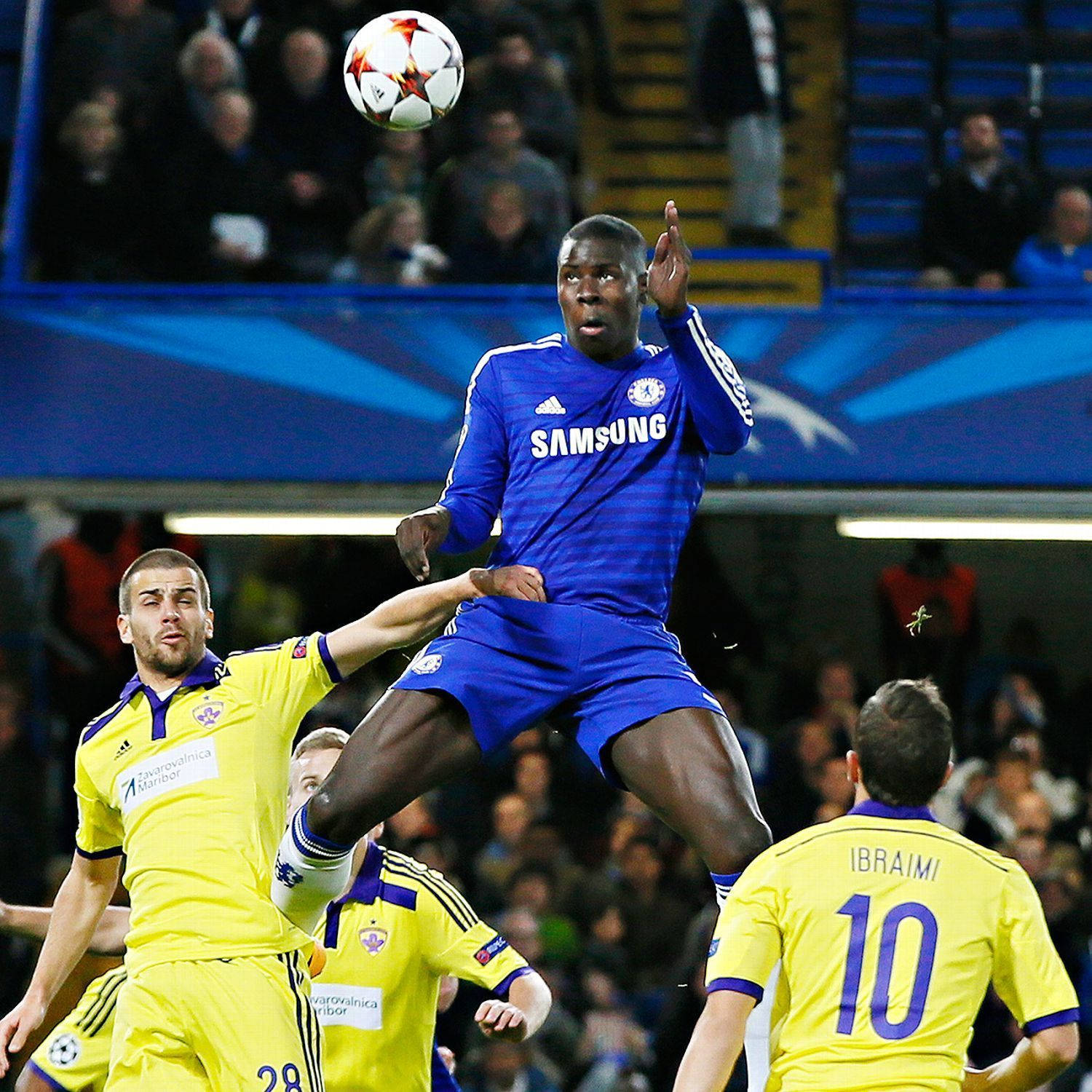 Kurt Zouma suýt đánh đầu Hình nền