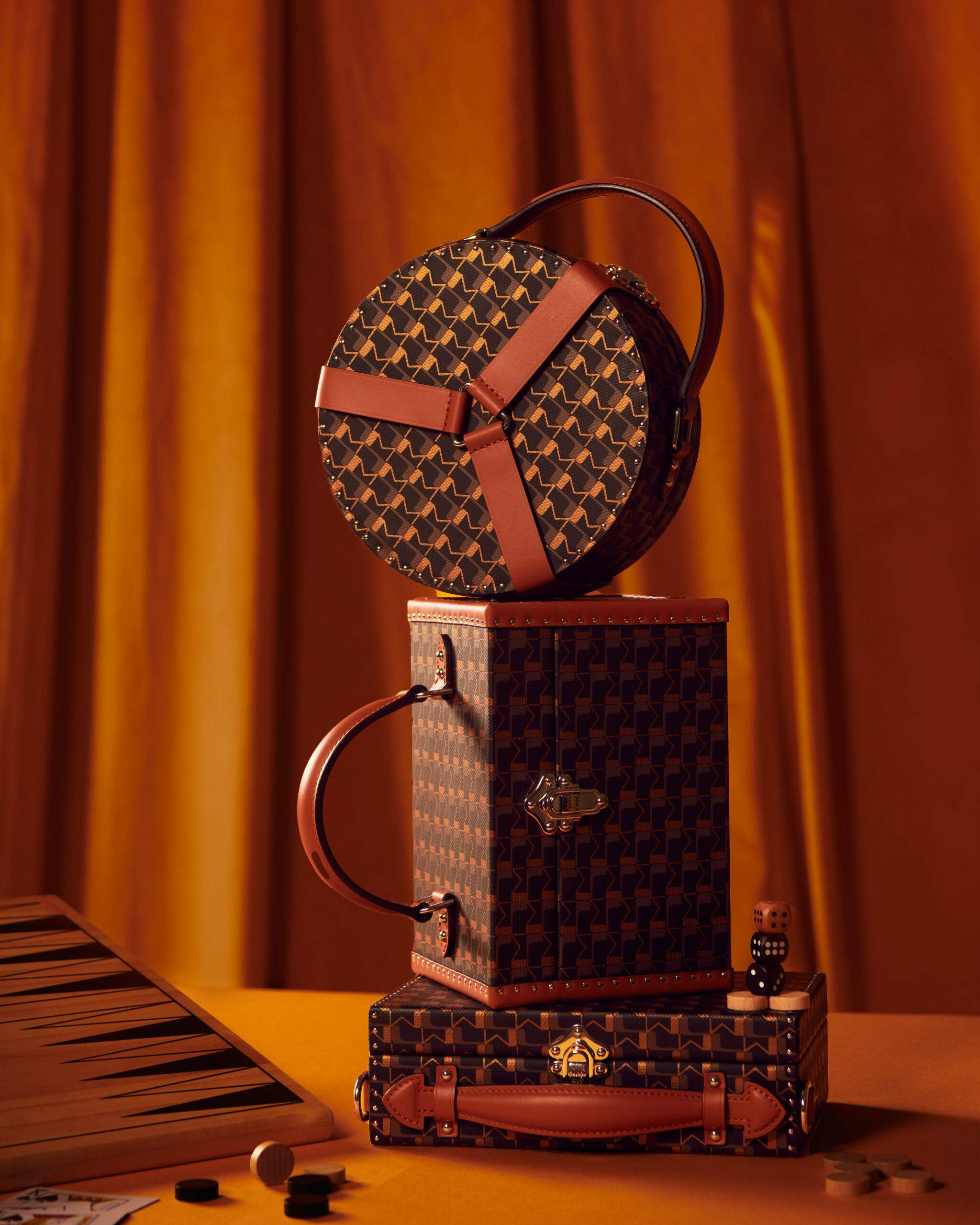 Kỷ niệm cùng chiếc túi Moynat Monogram biểu tượng Hình nền