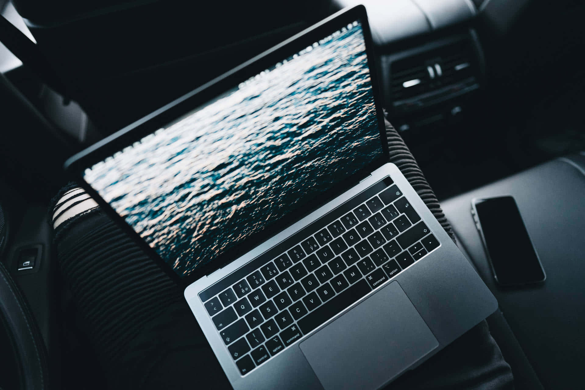 Làm việc phong cách với Laptop Aesthetic