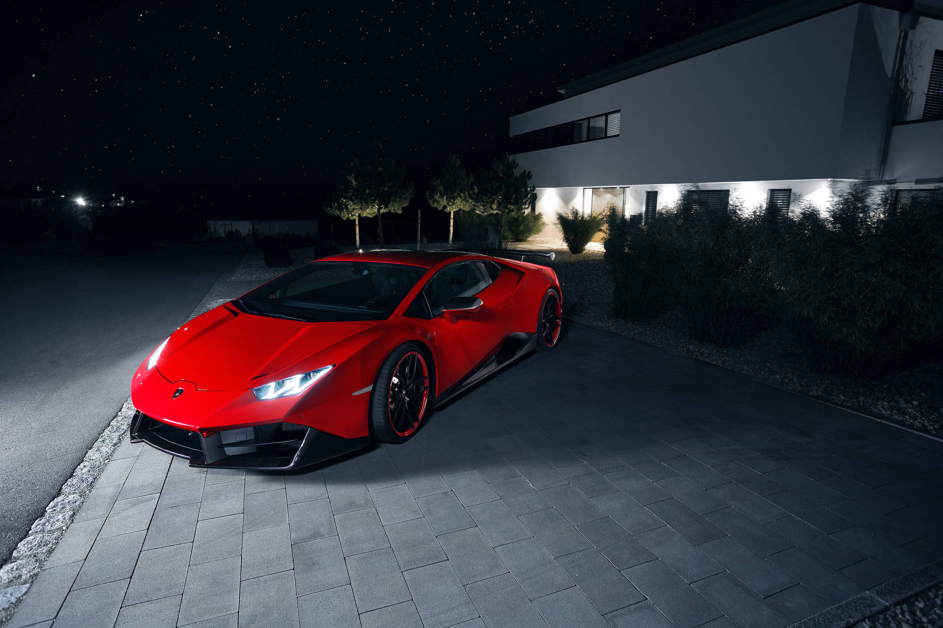 Hình nền Lamborghini Huracan đỏ vào ban đêm.