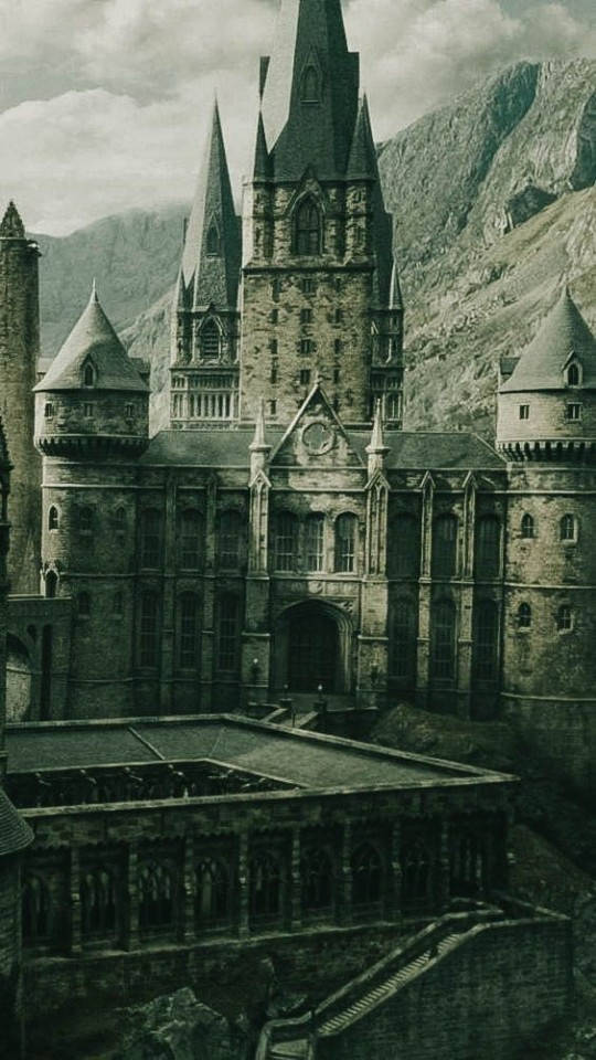 Lâu Đài Hogwarts Với Những Tòa Tháp Nổi Bật – Phong Cách HP Hình nền