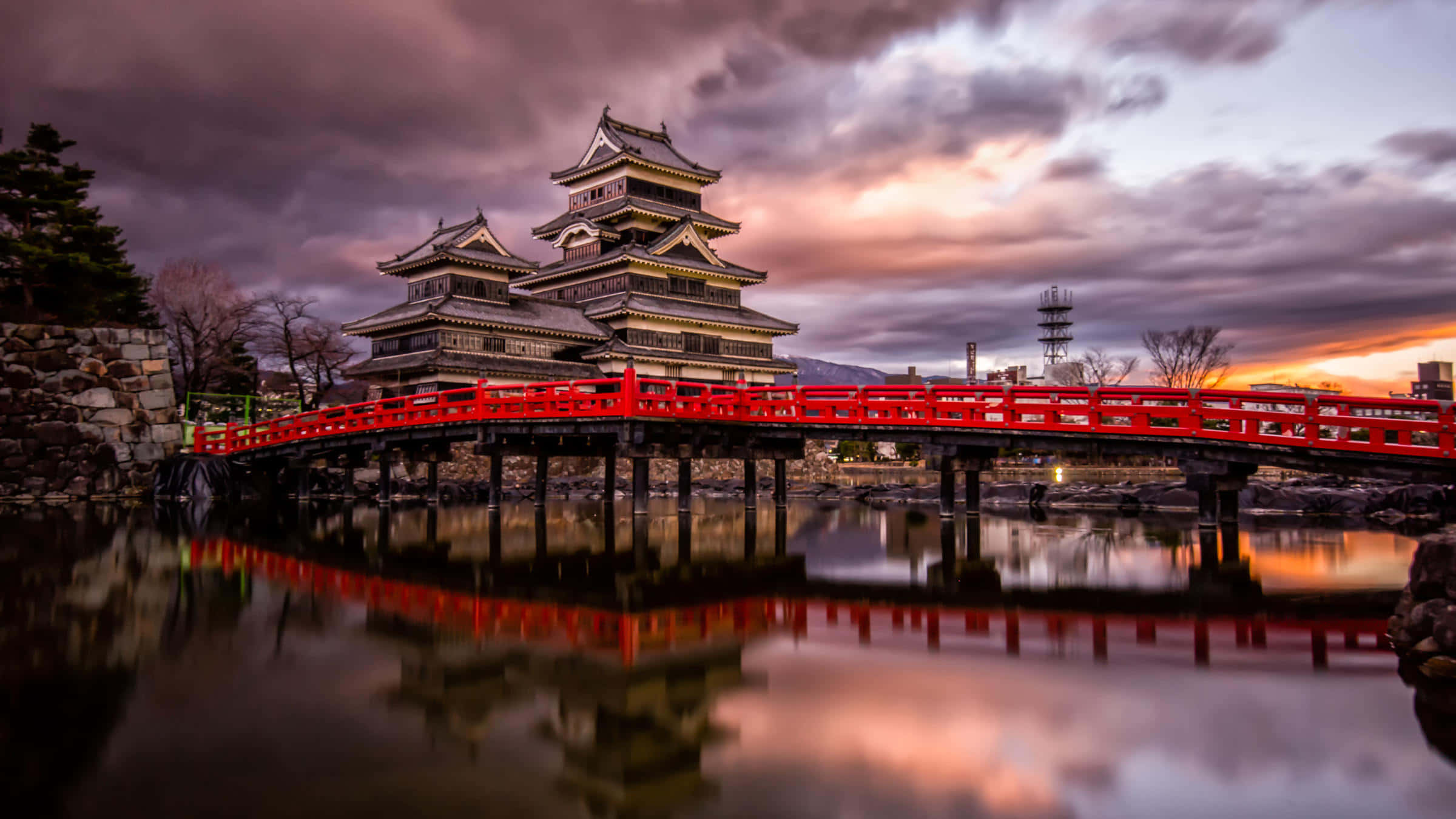 Lâu đài Matsumoto vào ngày nhiều mây lúc hoàng hôn Hình nền