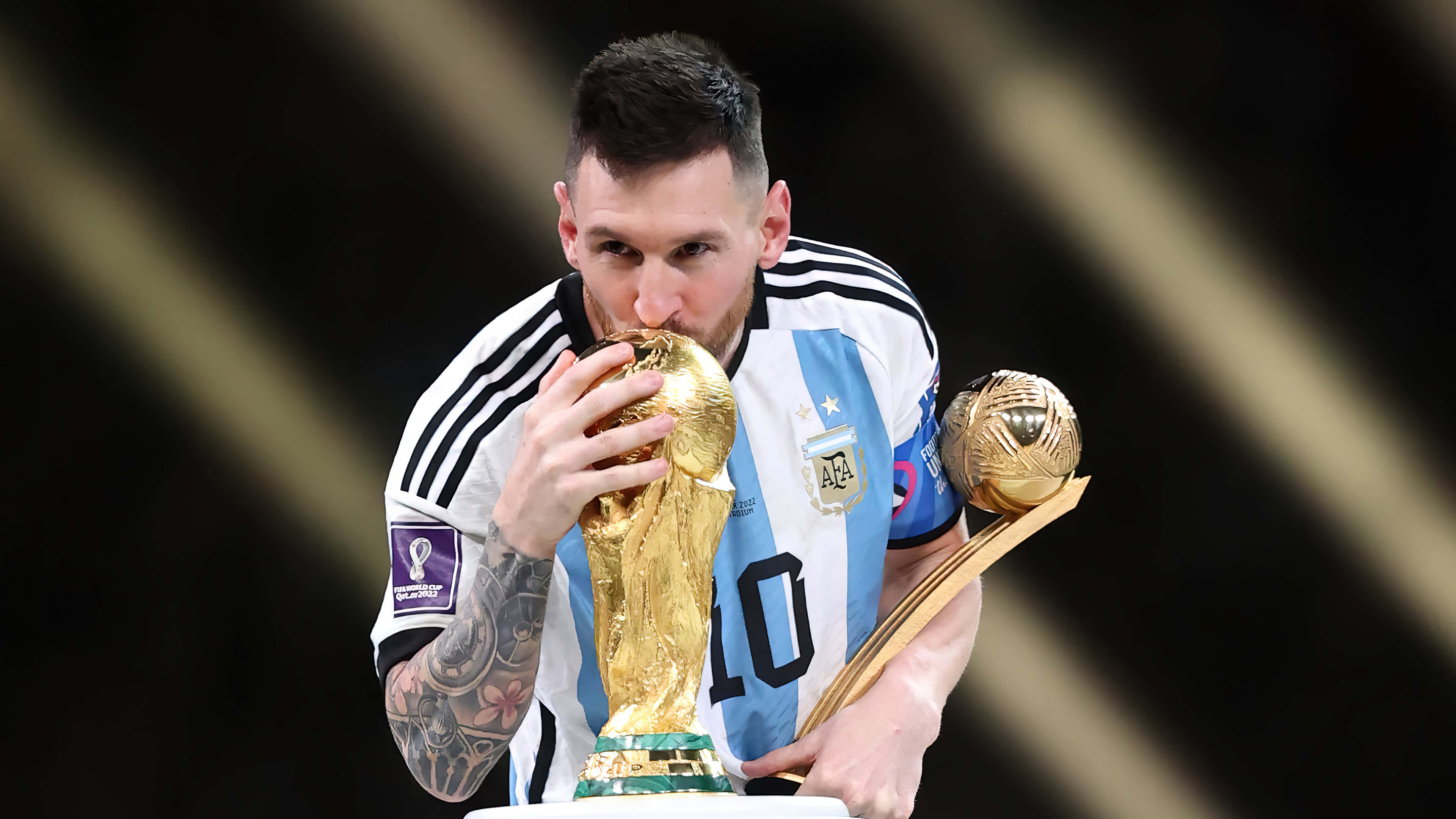 Lionel Messi ăn mừng bàn thắng đầy ấn tượng. Hình nền