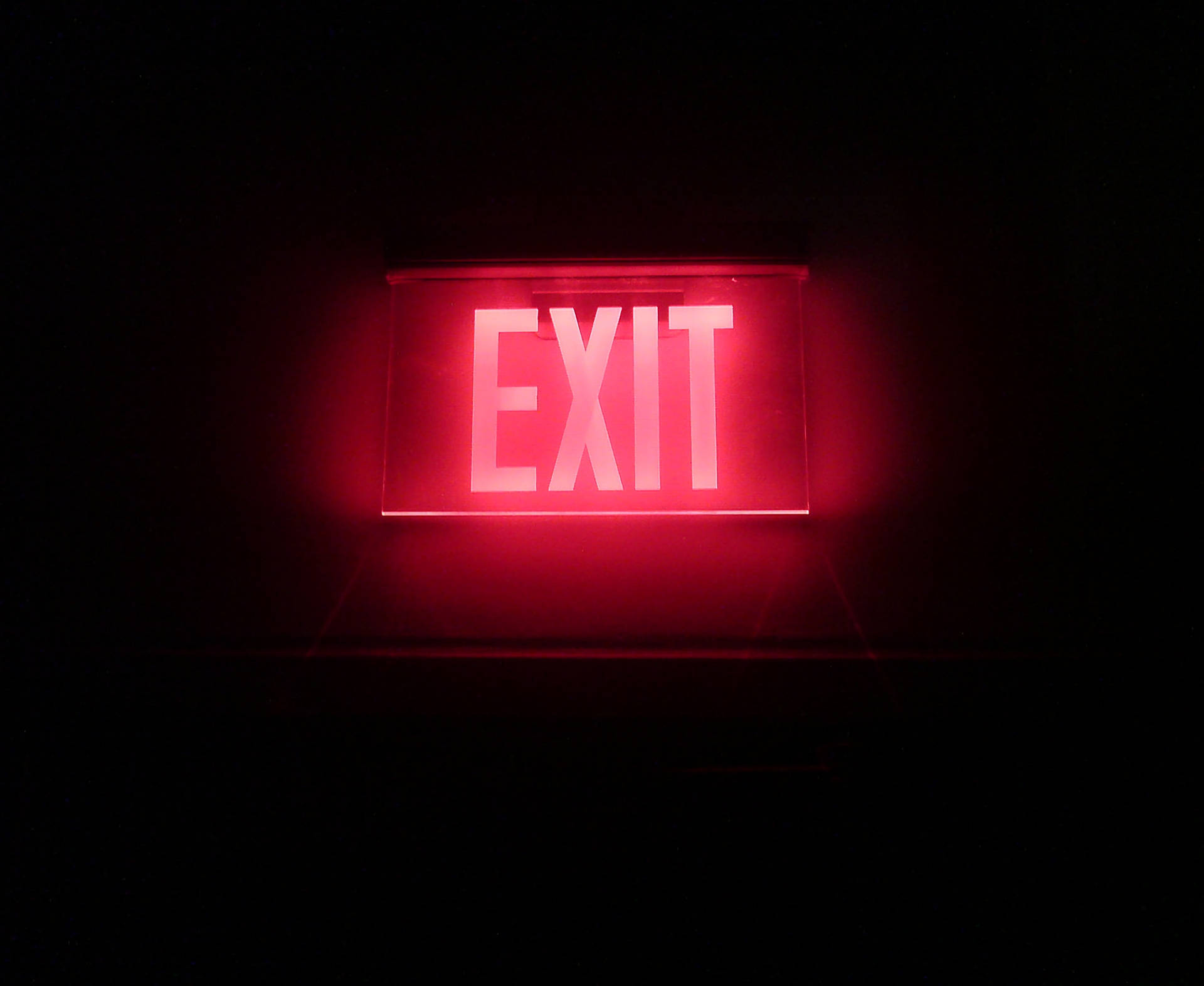 Hình nền Lối thoát Neon Đỏ