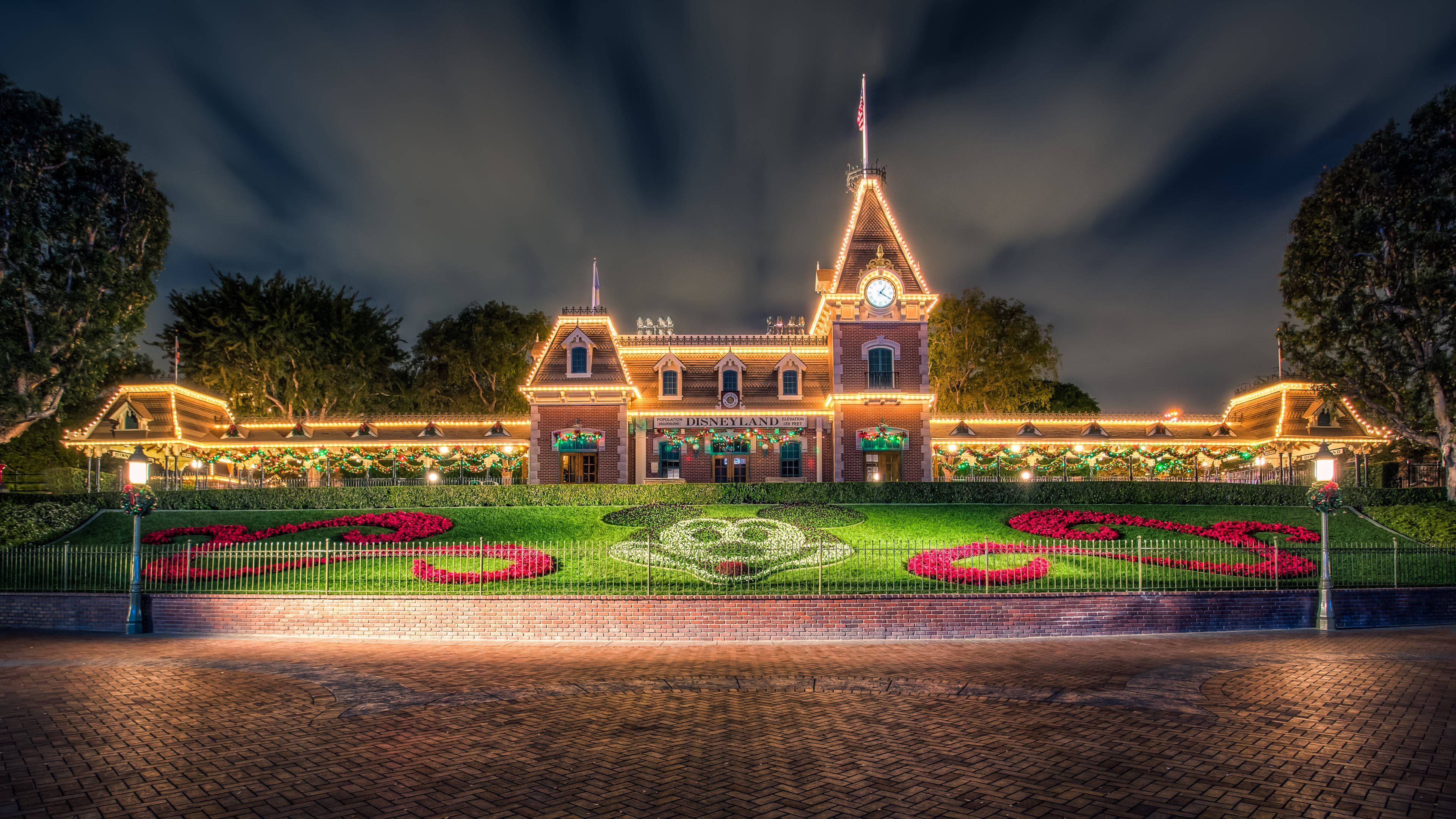 Lối vào Disneyland về đêm Disney 4K siêu rộng Hình nền