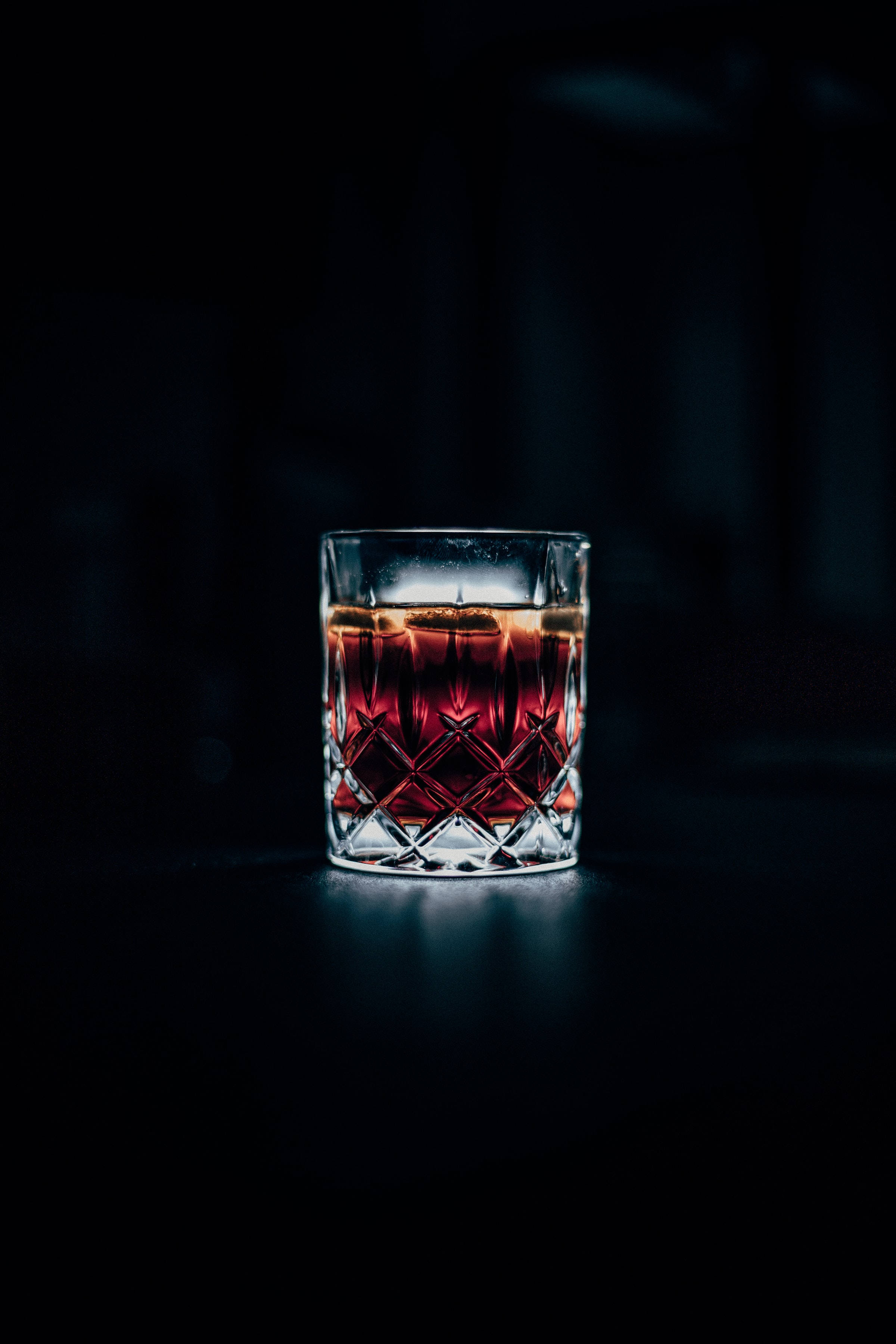 Ly whiskey tối giản Hình nền