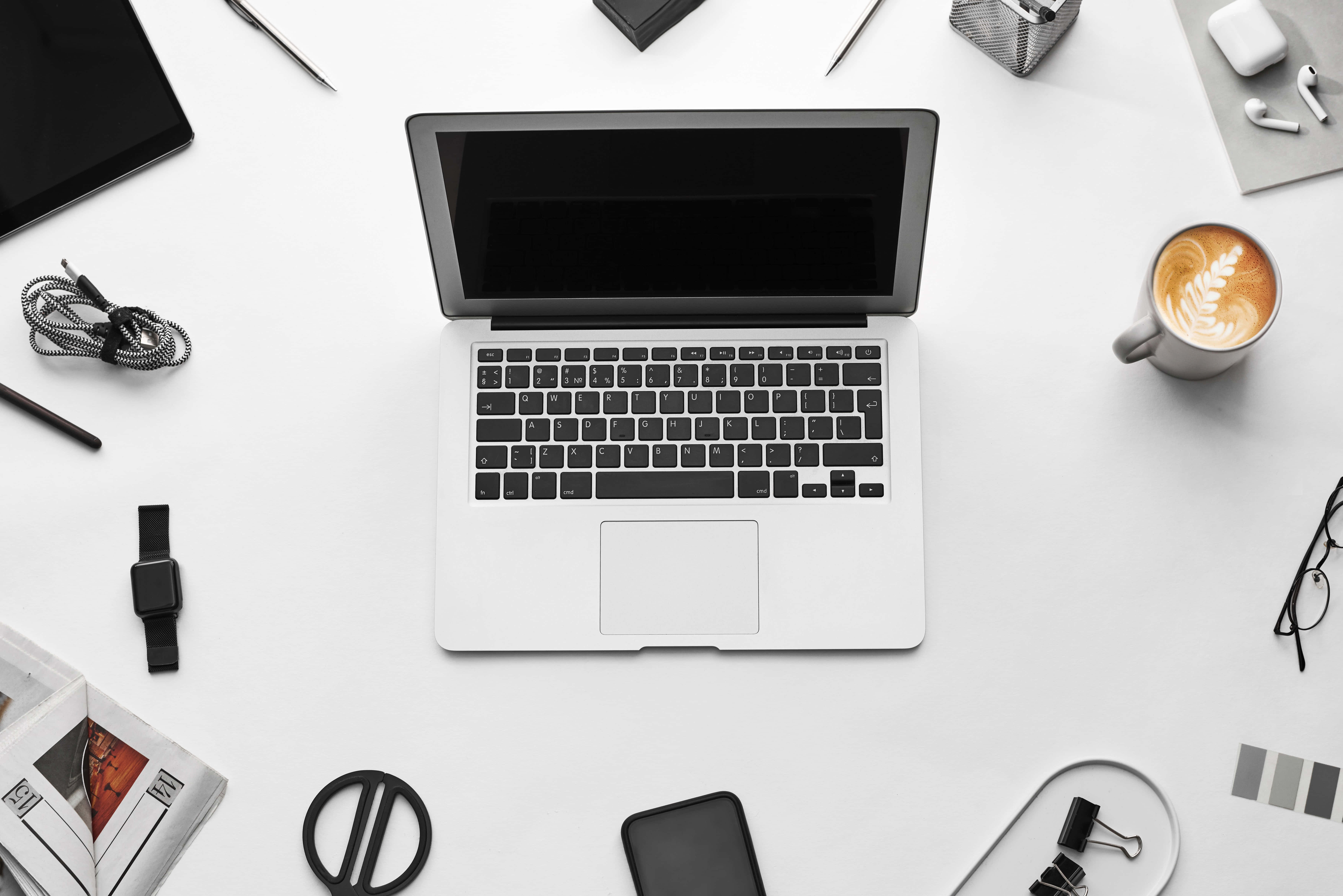 MacBook thẩm mỹ trong khung cảnh hoàn hảo Hình nền
