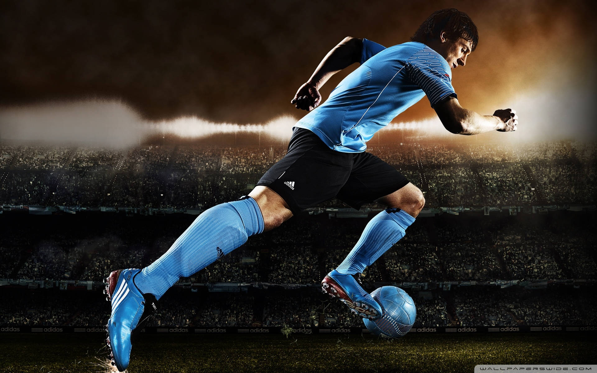 Màn ăn mừng đặc trưng của Messi - chạy nước rút và đấm tay đôi Hình nền