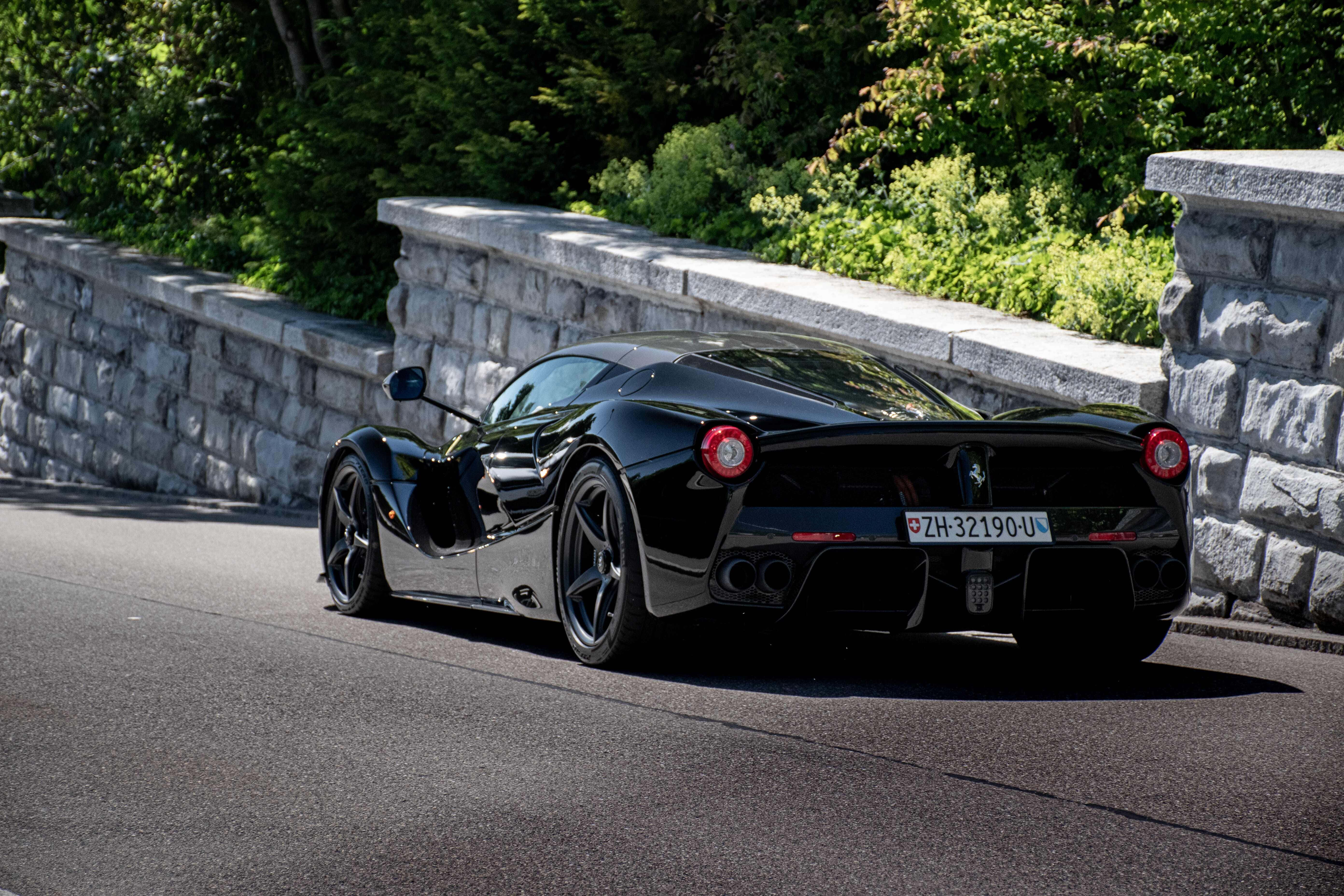 Mạnh mẽ và Sang trọng: Ferrari Hình nền