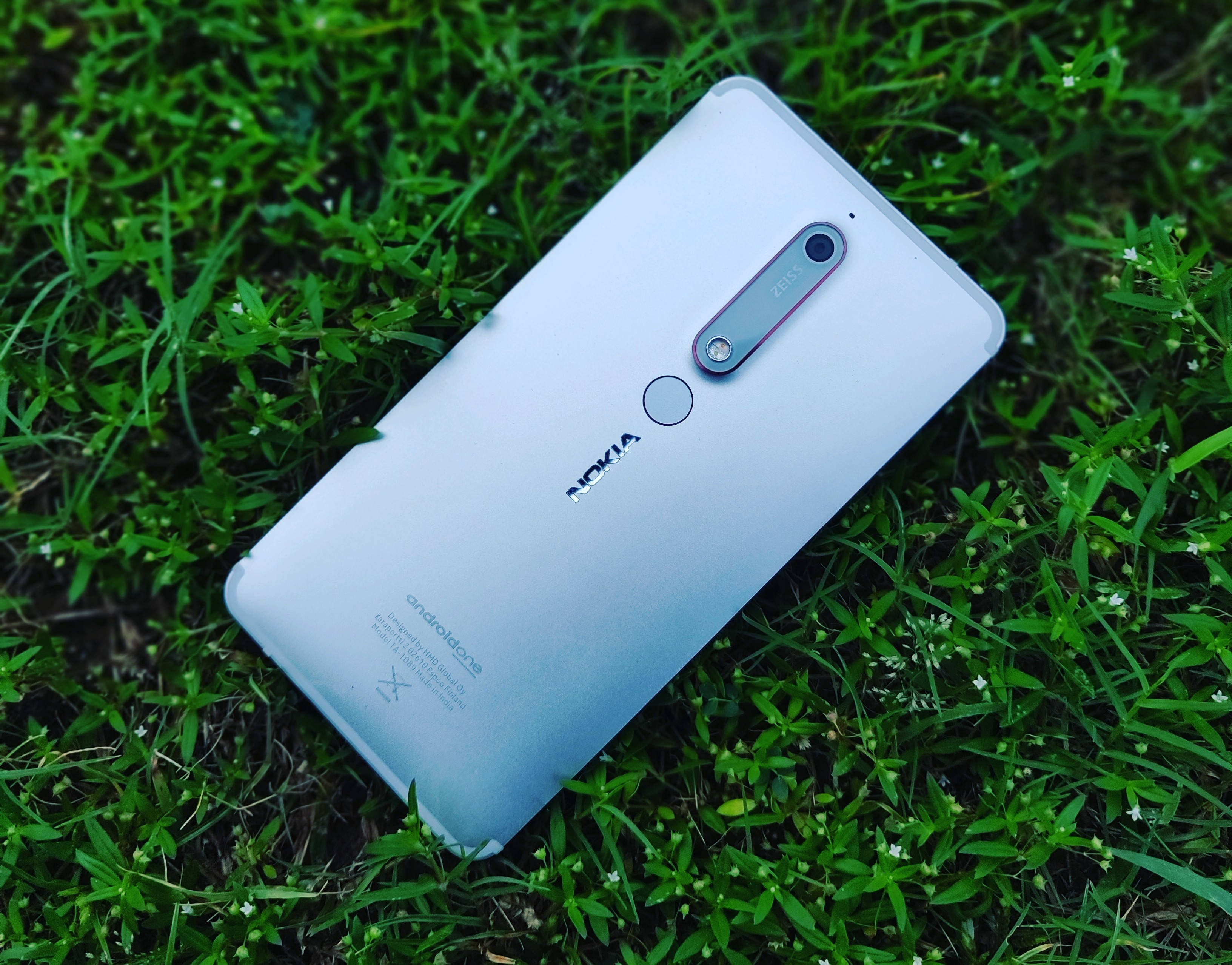 Mặt sau Nokia 6.1 xanh sắt Hình nền