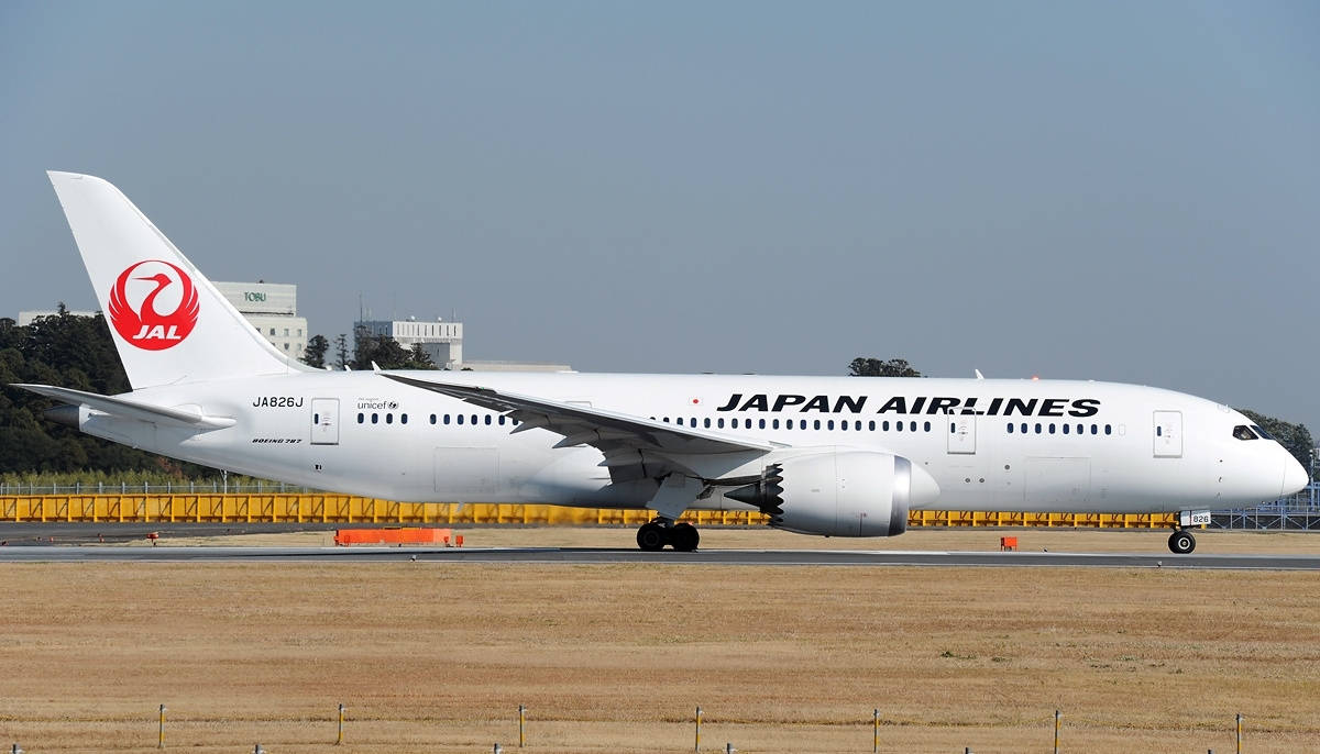 Máy bay Japan Airlines trên đường băng Hình nền