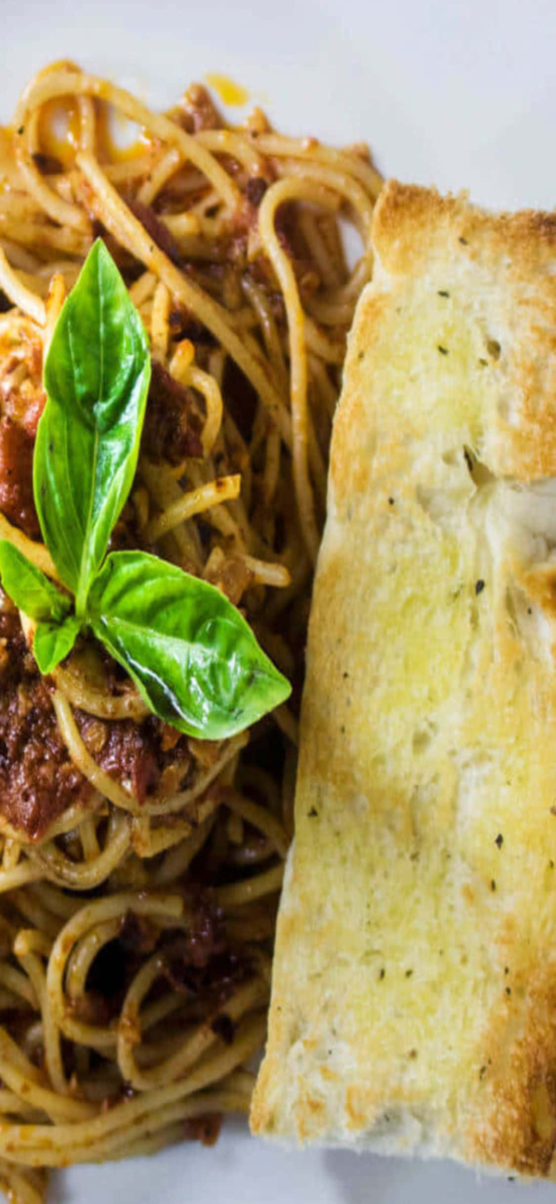 Mì Ý Cổ Điển Với Bánh Mì Nướng Tỏi - Nền Pasta iPhone X Hình nền