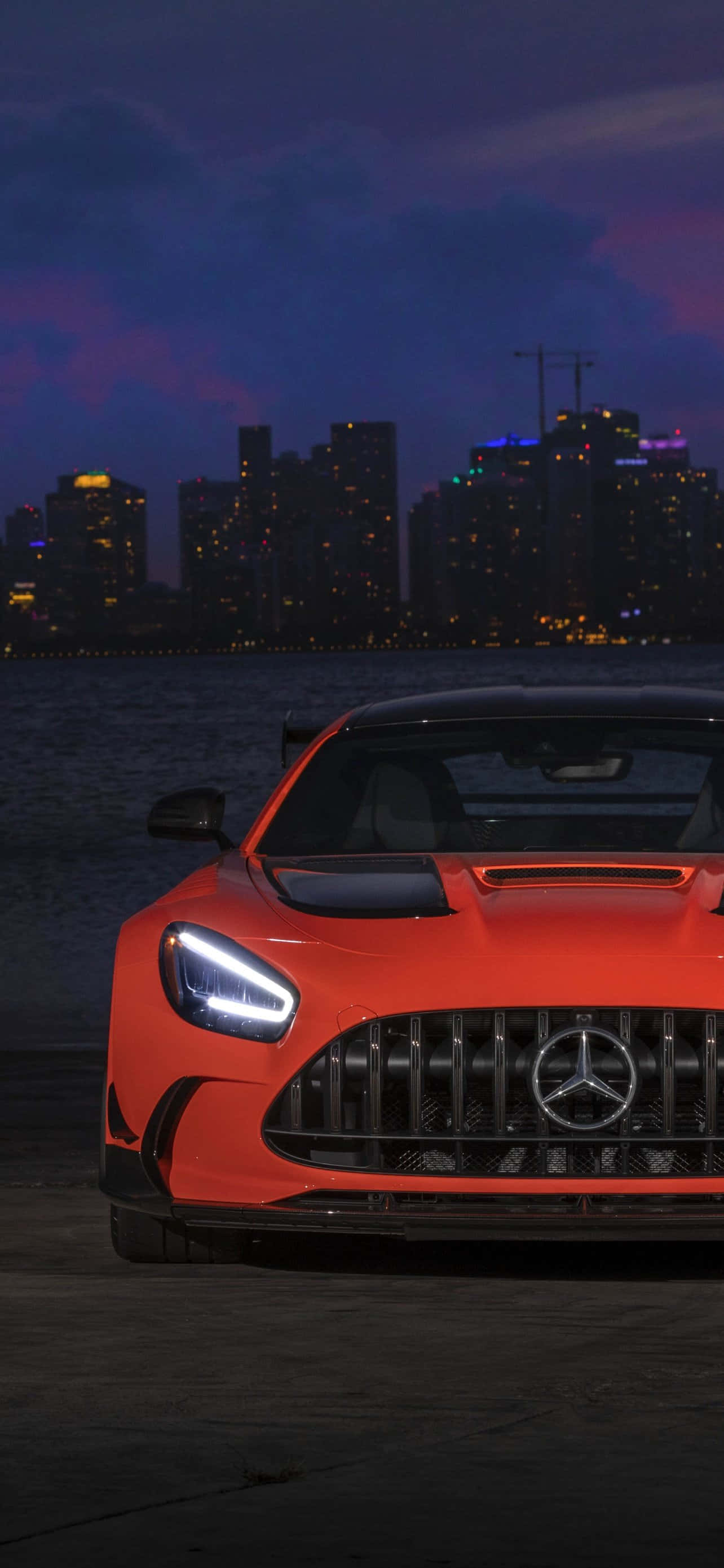 Một chiếc Mercedes GTS biểu tượng nổi bật với ngoại thất đen bóng Hình nền