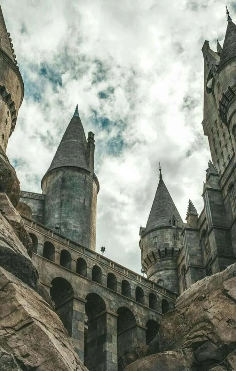 Một học sinh Hogwarts khám phá thế giới phép thuật Hình nền
