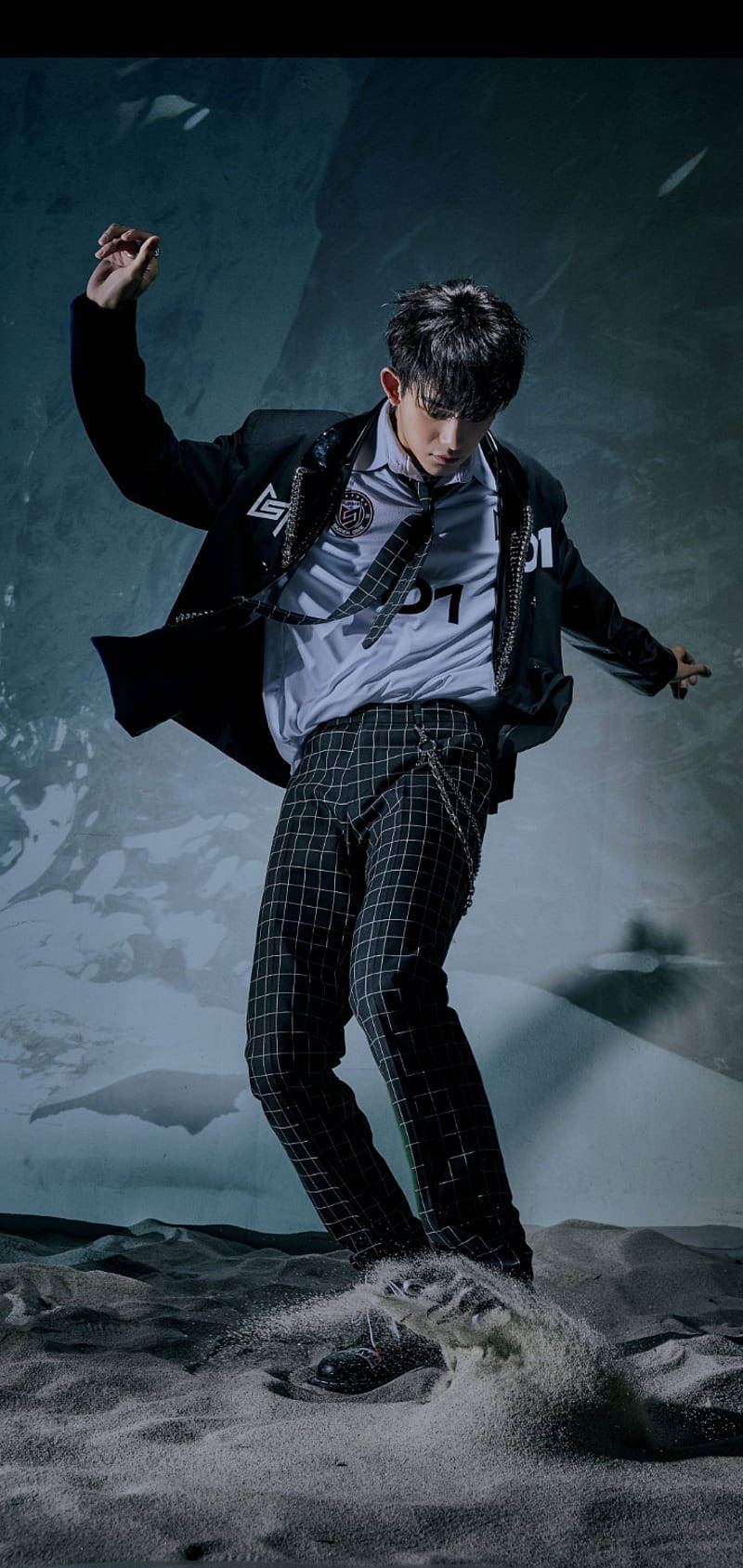 NCT Lucas trên cát Hình nền