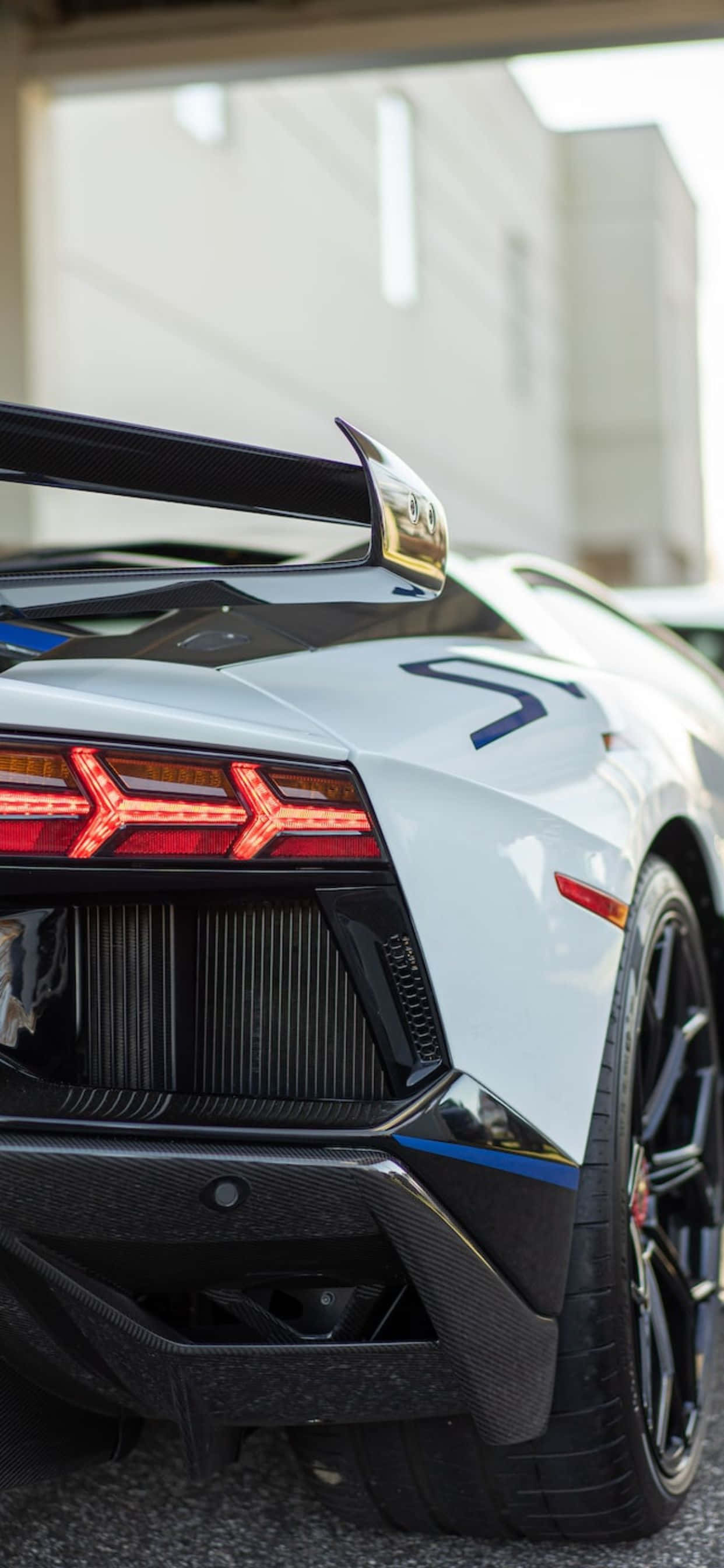 Hình nền trắng phía sau iPhone XS Max Lamborghini Hình nền