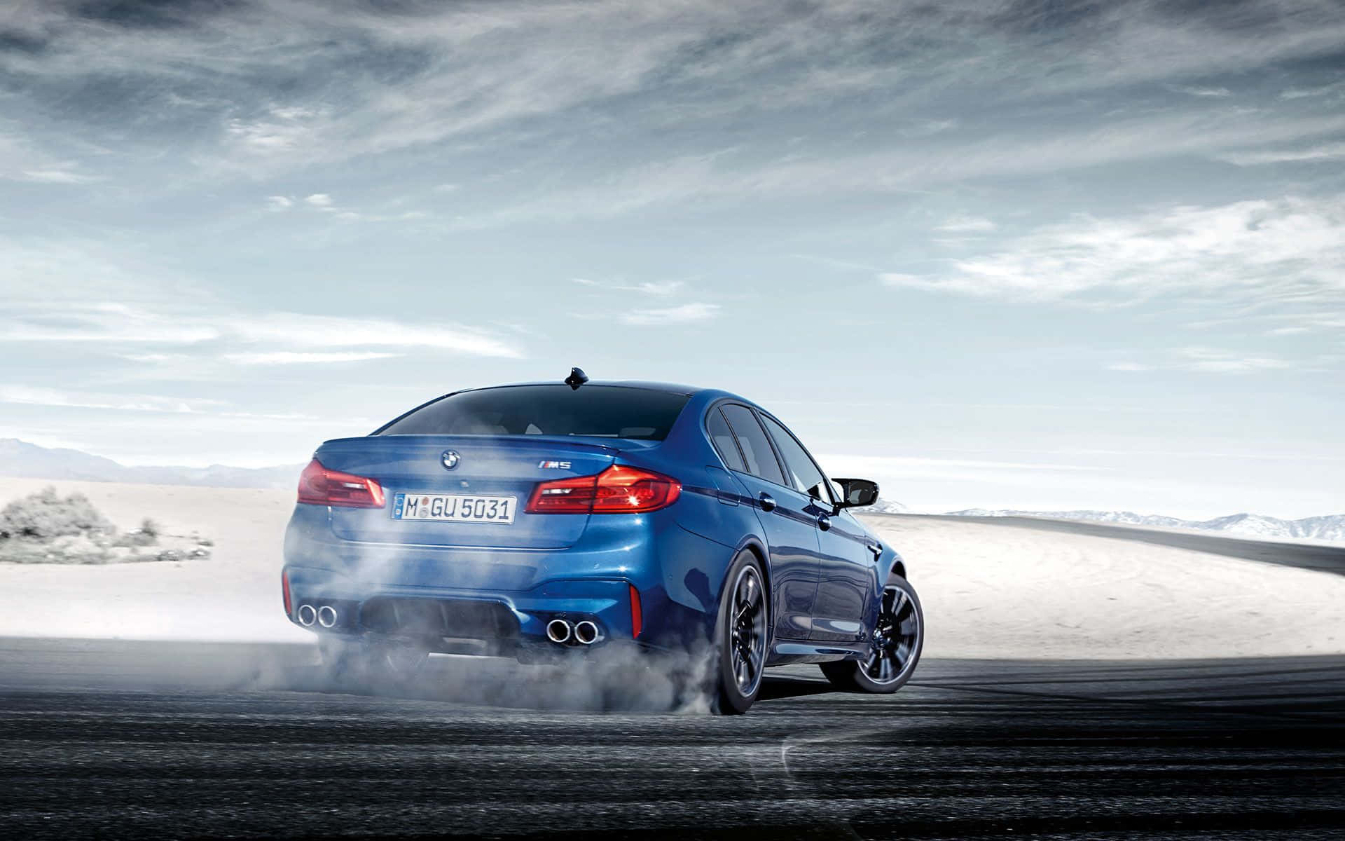 Nền M Series 720p BMW M5 Màu Xanh Trong Tuyết Hình nền