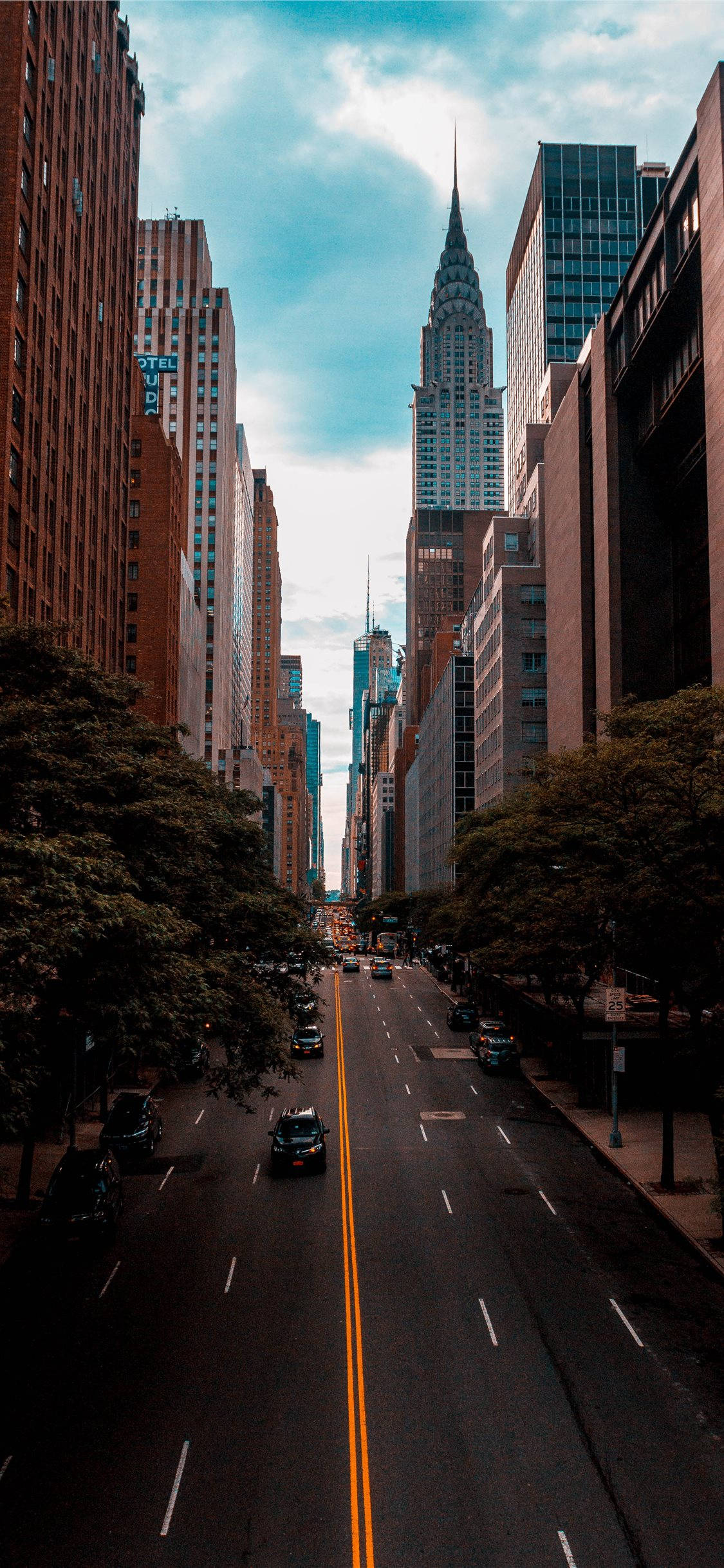 New York HD - Con đường giữa các tòa nhà - Ảnh nền iPhone Hình nền