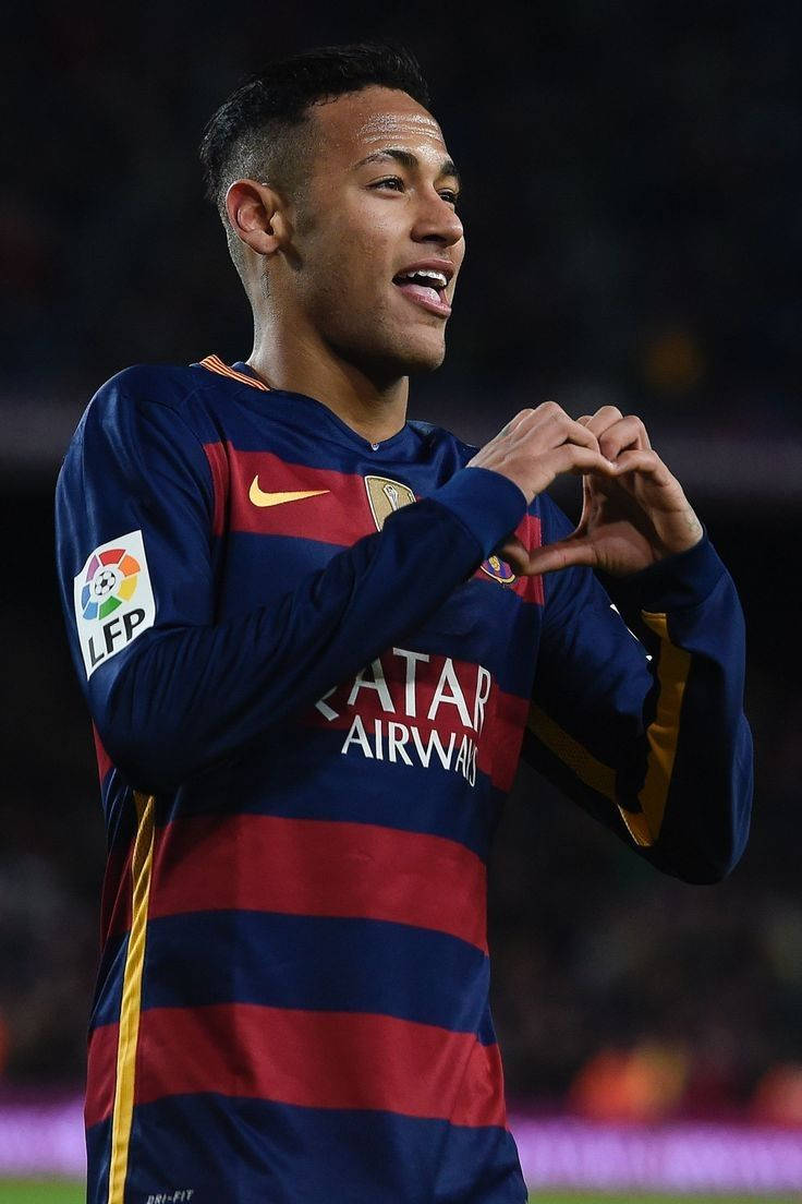 Neymar Vượt Qua Đối Thủ Với Biểu Tượng Trái Tim Bằng Tay Hình nền