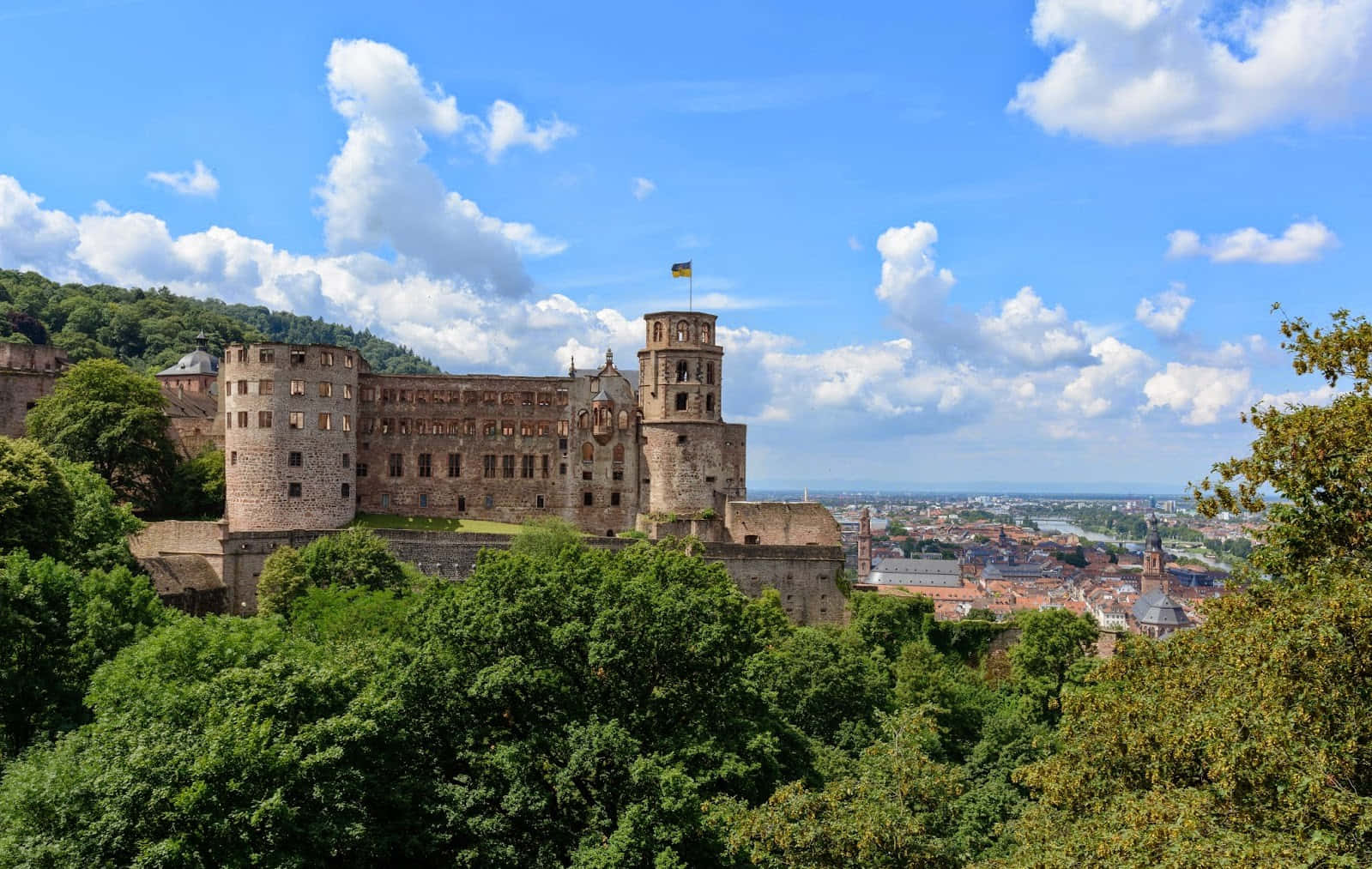 Ngày Đẹp Trời Tại Lâu Đài Heidelberg Hình nền
