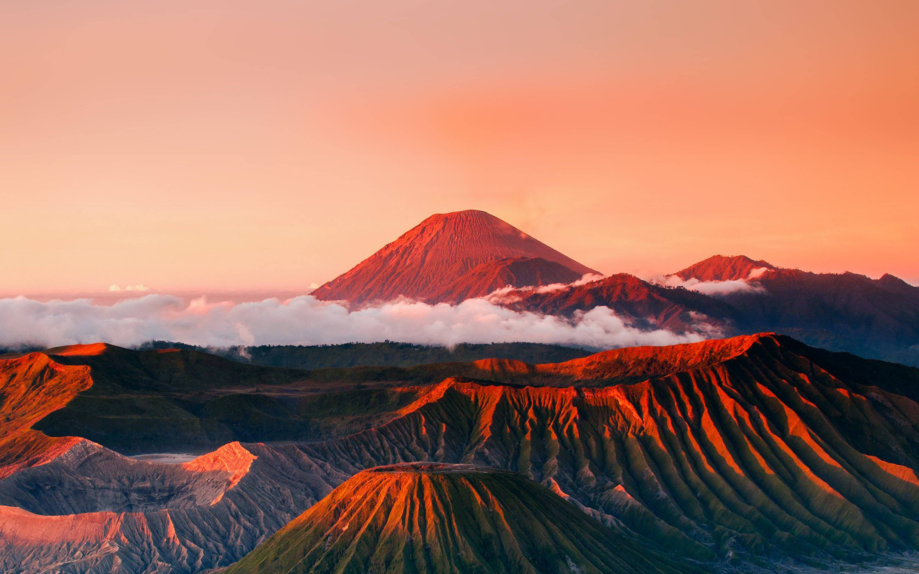 Ngọn núi đỏ nên thơ Hình nền