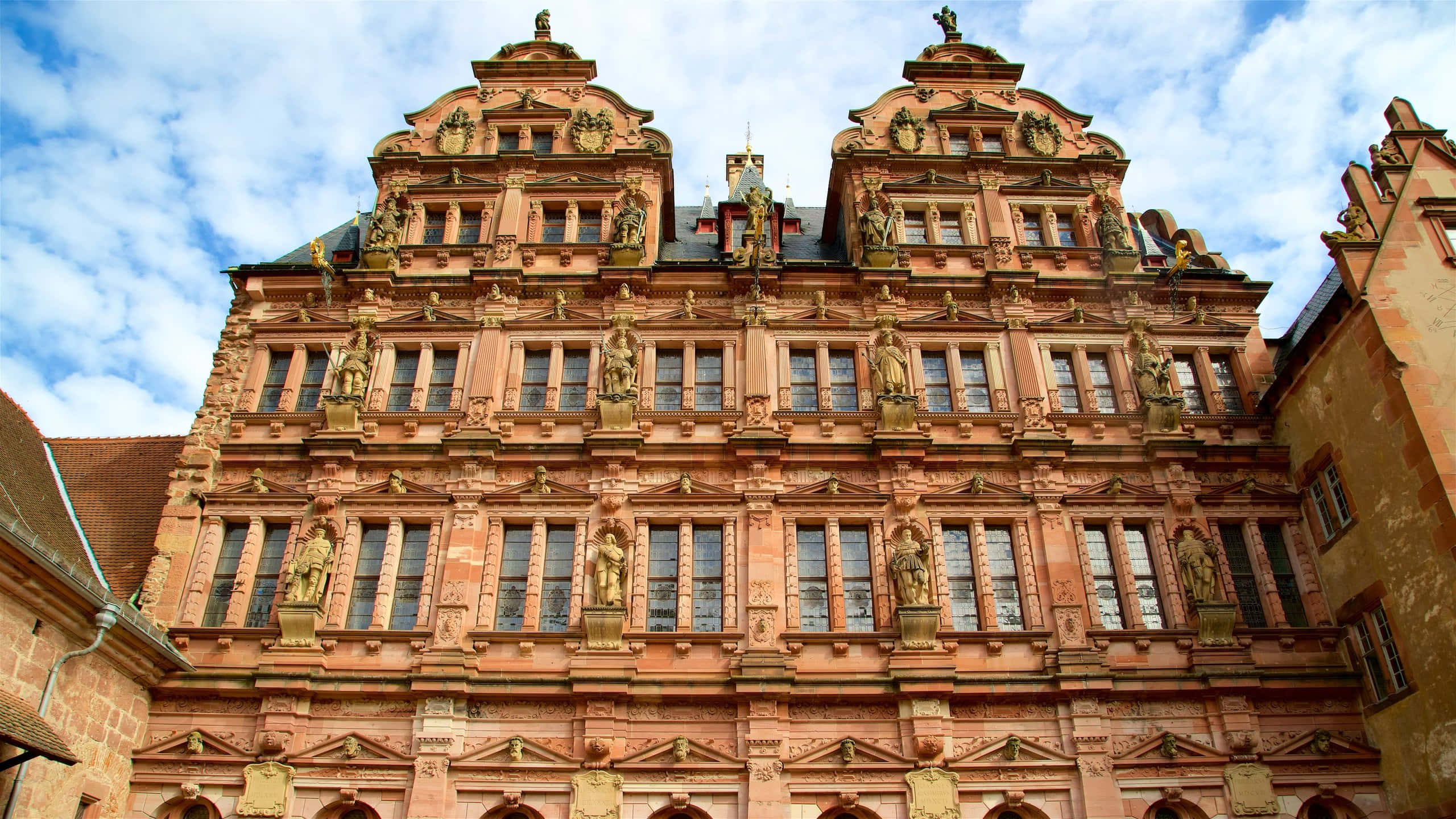 Những đám mây bồng bềnh trên lâu đài Heidelberg Hình nền