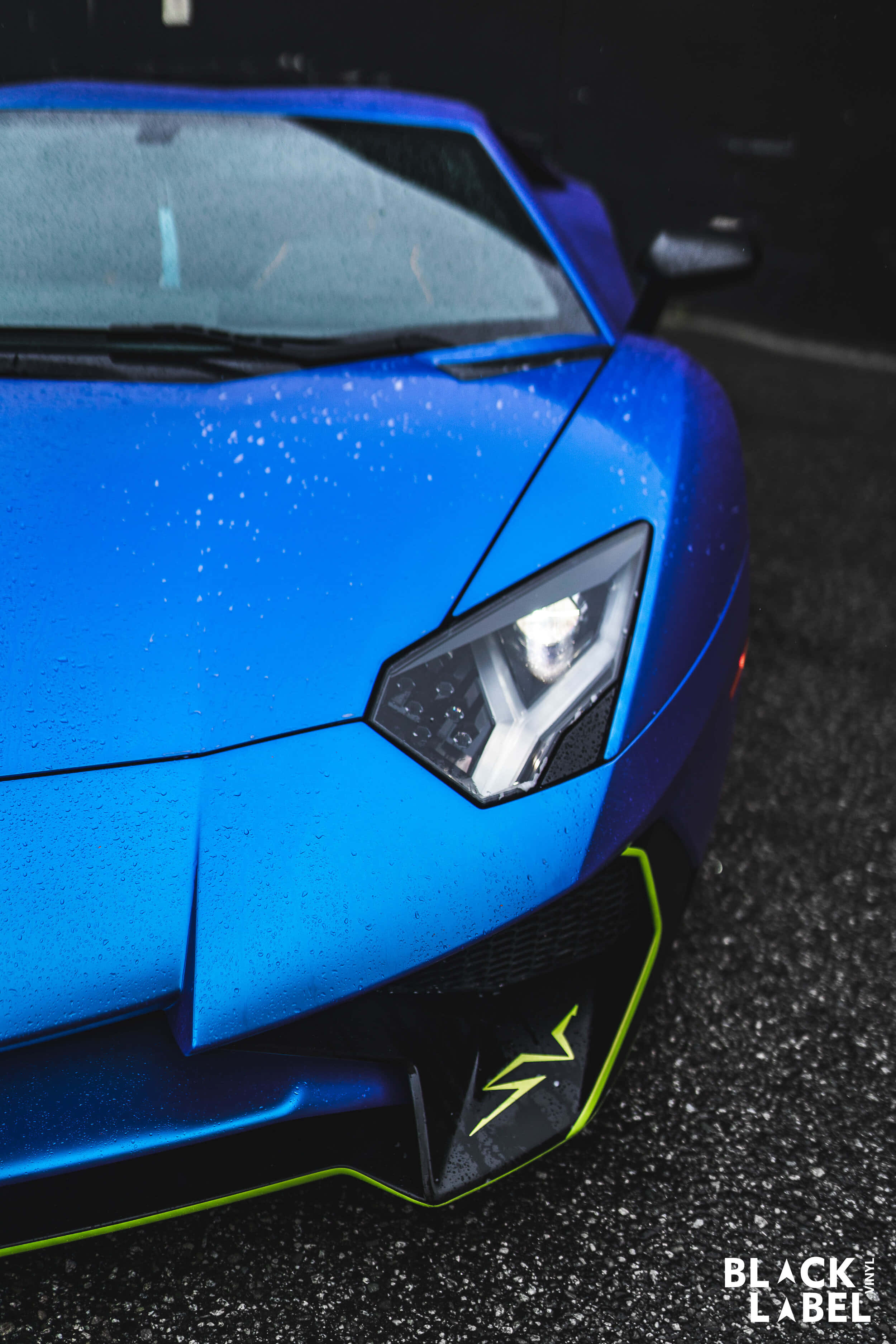 Nổi bật với chiếc Lamborghini màu xanh. Hình nền