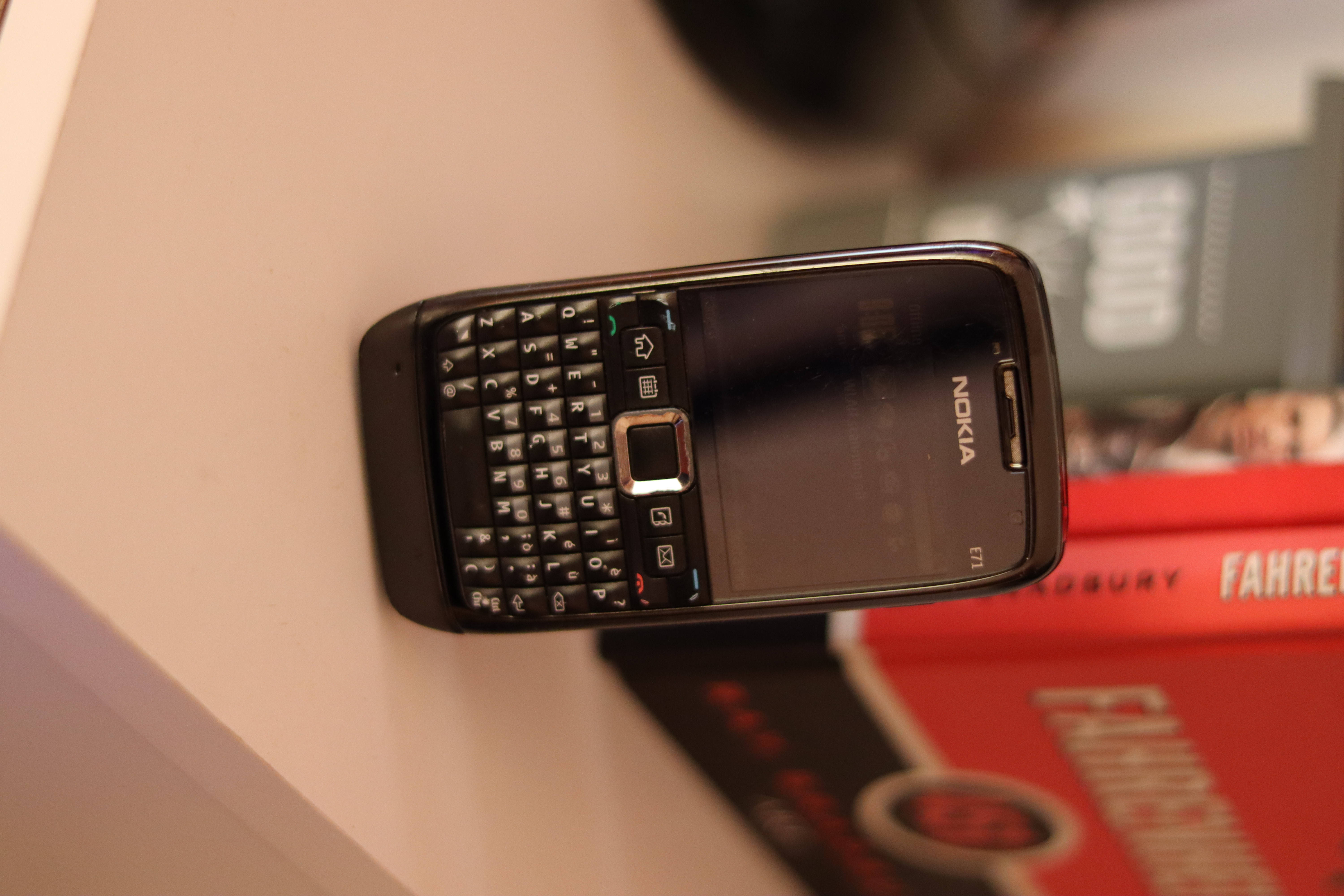 Nokia E71 màu đen Hình nền