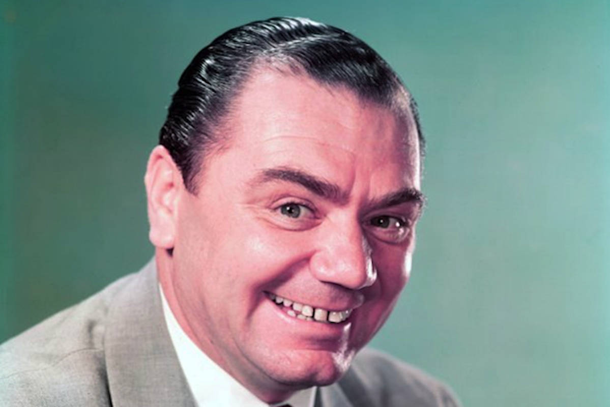 Nụ cười mèo Cheshire của Ernest Borgnine Hình nền
