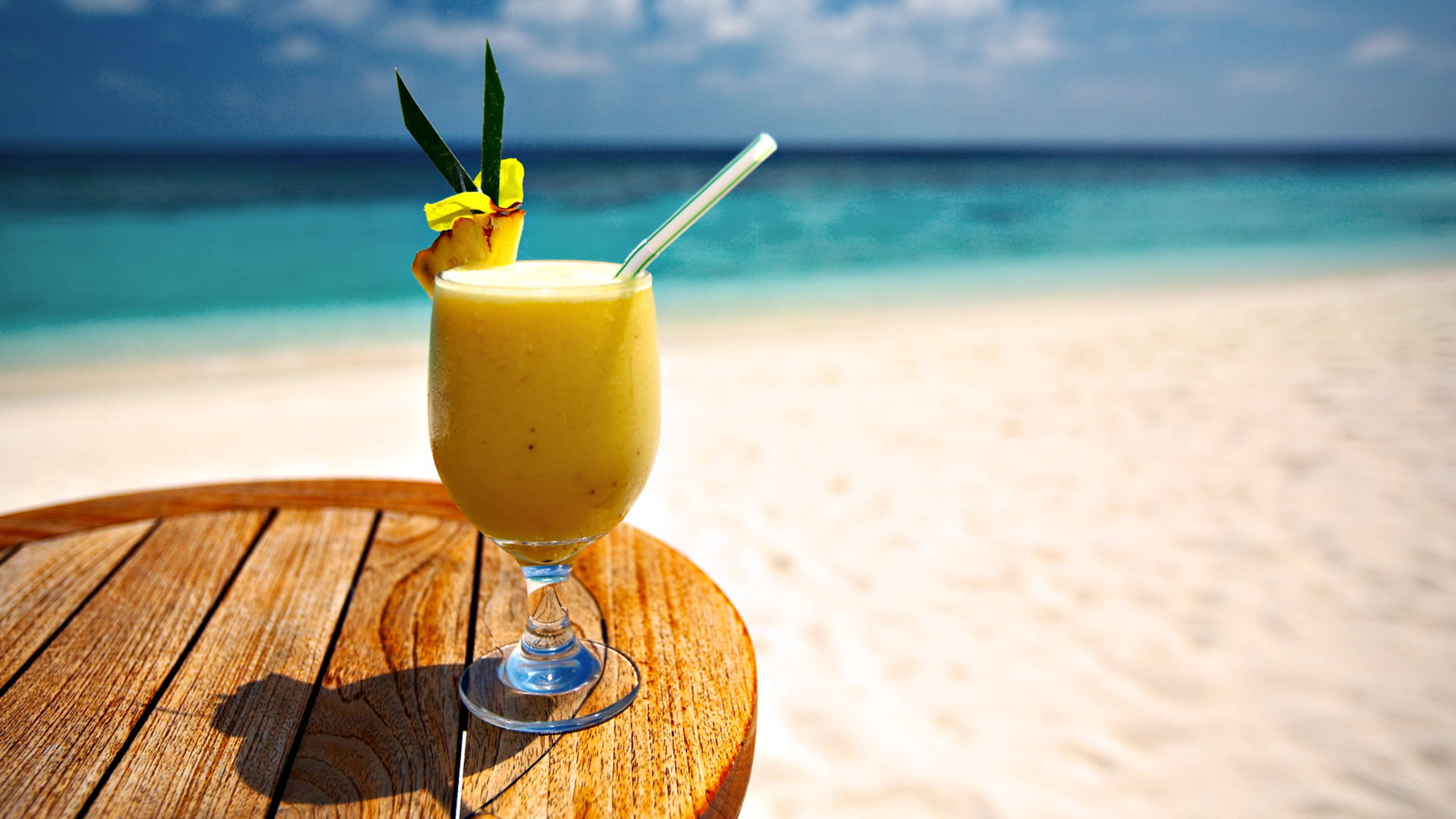 Đồ uống nhiệt đới Pina Colada Hình nền