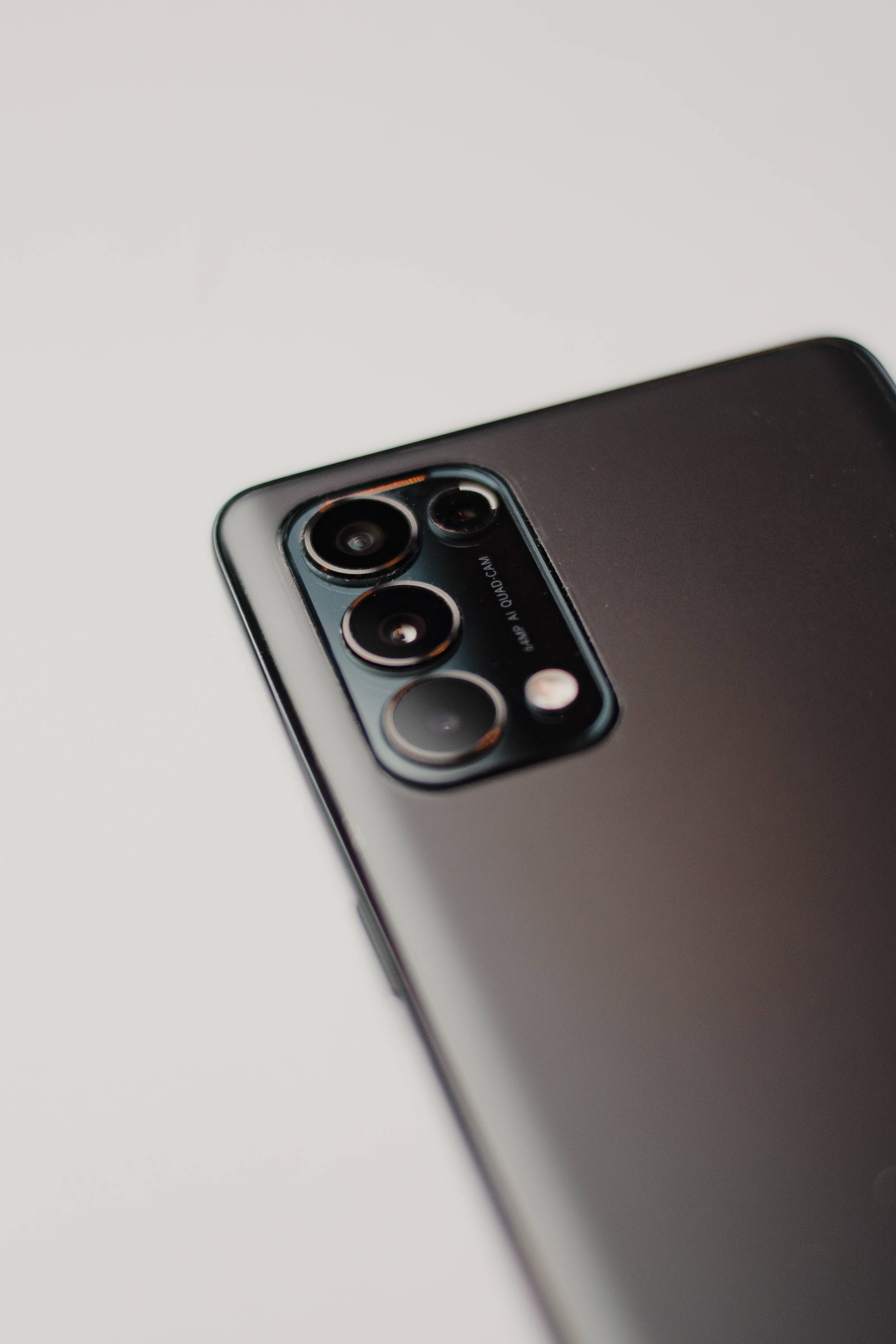 Ống kính camera điện thoại Oppo màu bạc Hình nền