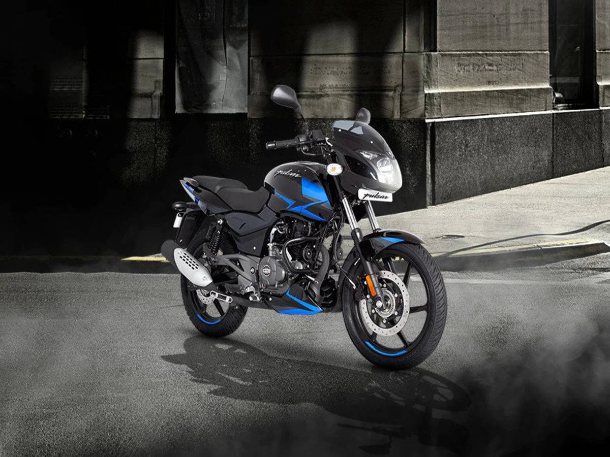 Pulsar 150 trên vỉa hè Hình nền