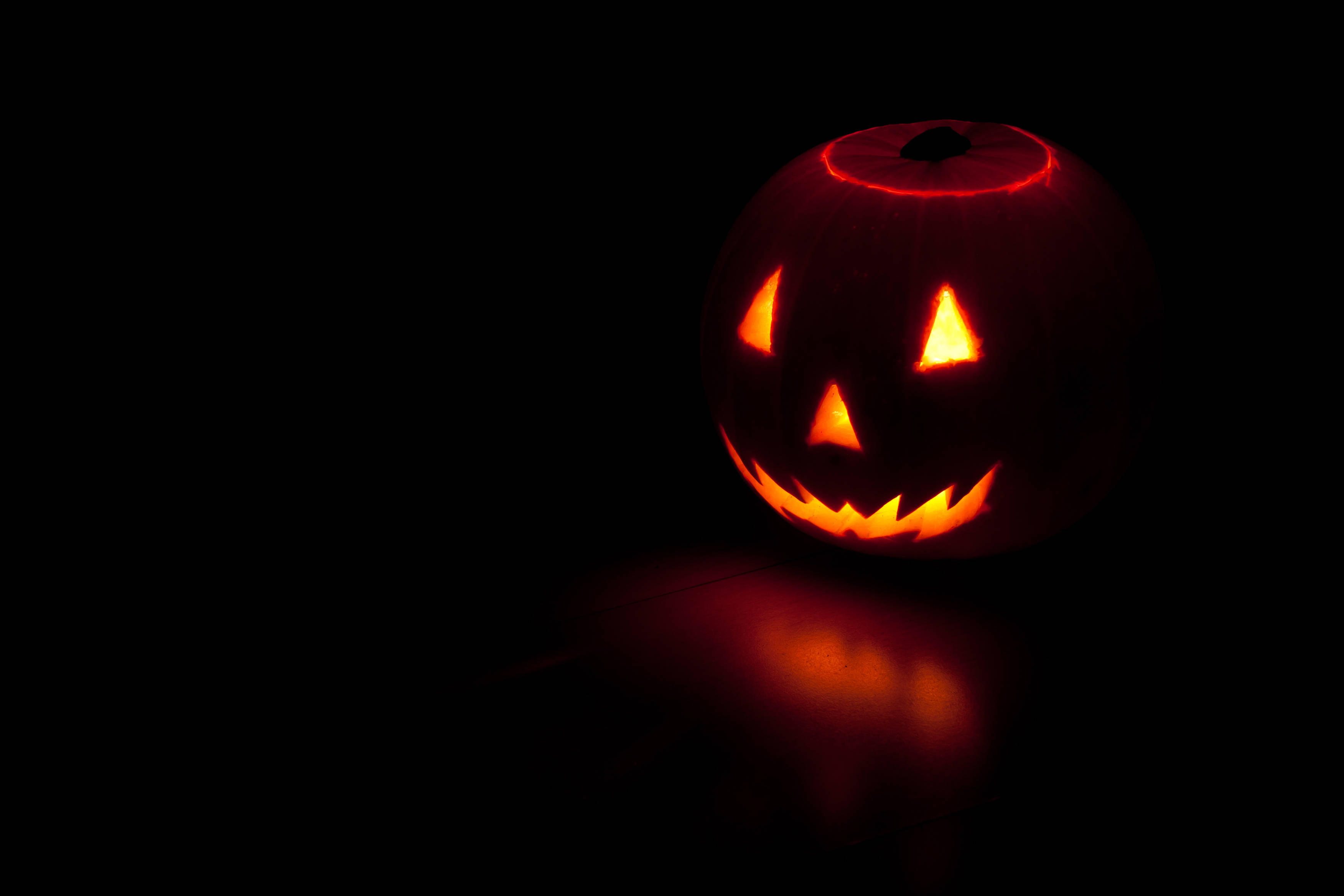 Quả bí ngô cười trong đêm Halloween Hình nền