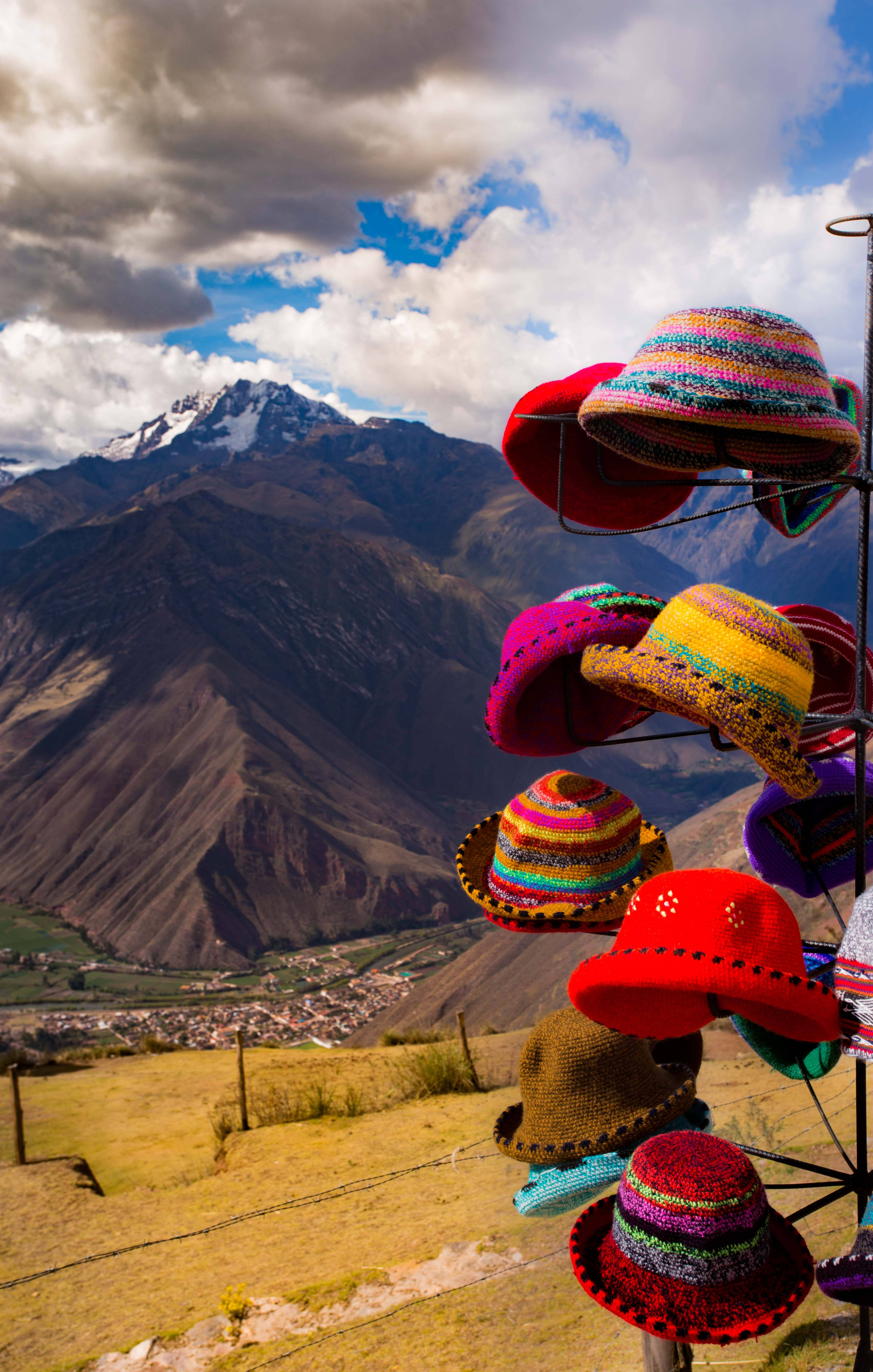 Quà lưu niệm mũ ở Thung lũng Sacred Valley, Cusco Peru Hình nền