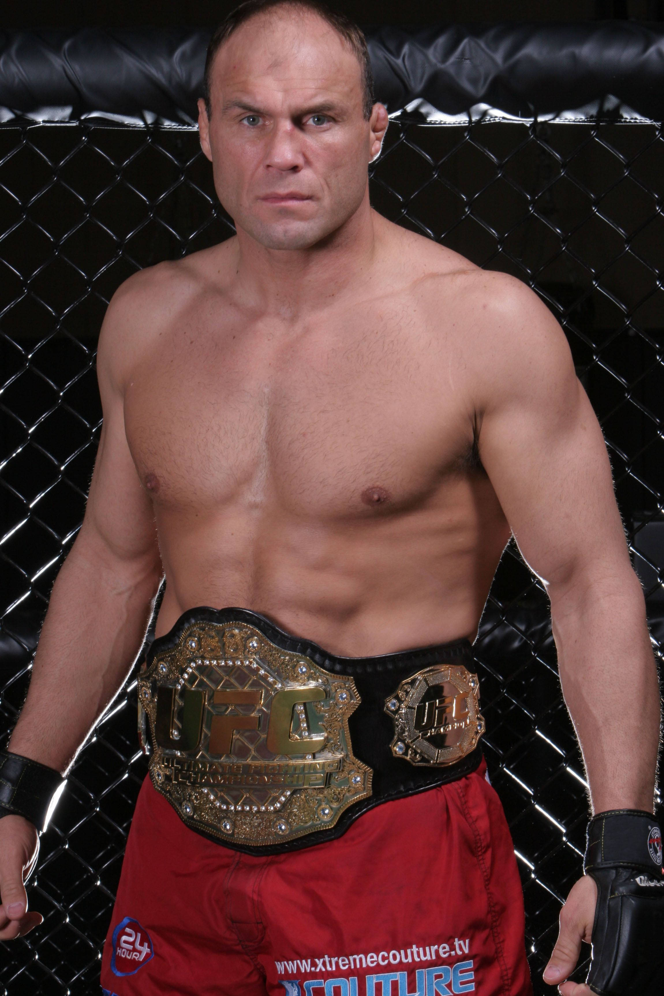 Randy Couture với đai vô địch Hình nền