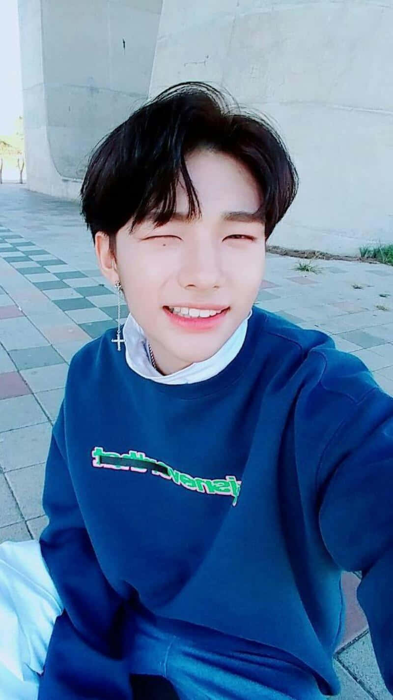 Rapper Hàn Quốc Hyunjin Tự Sướng Nháy Mắt Hình nền