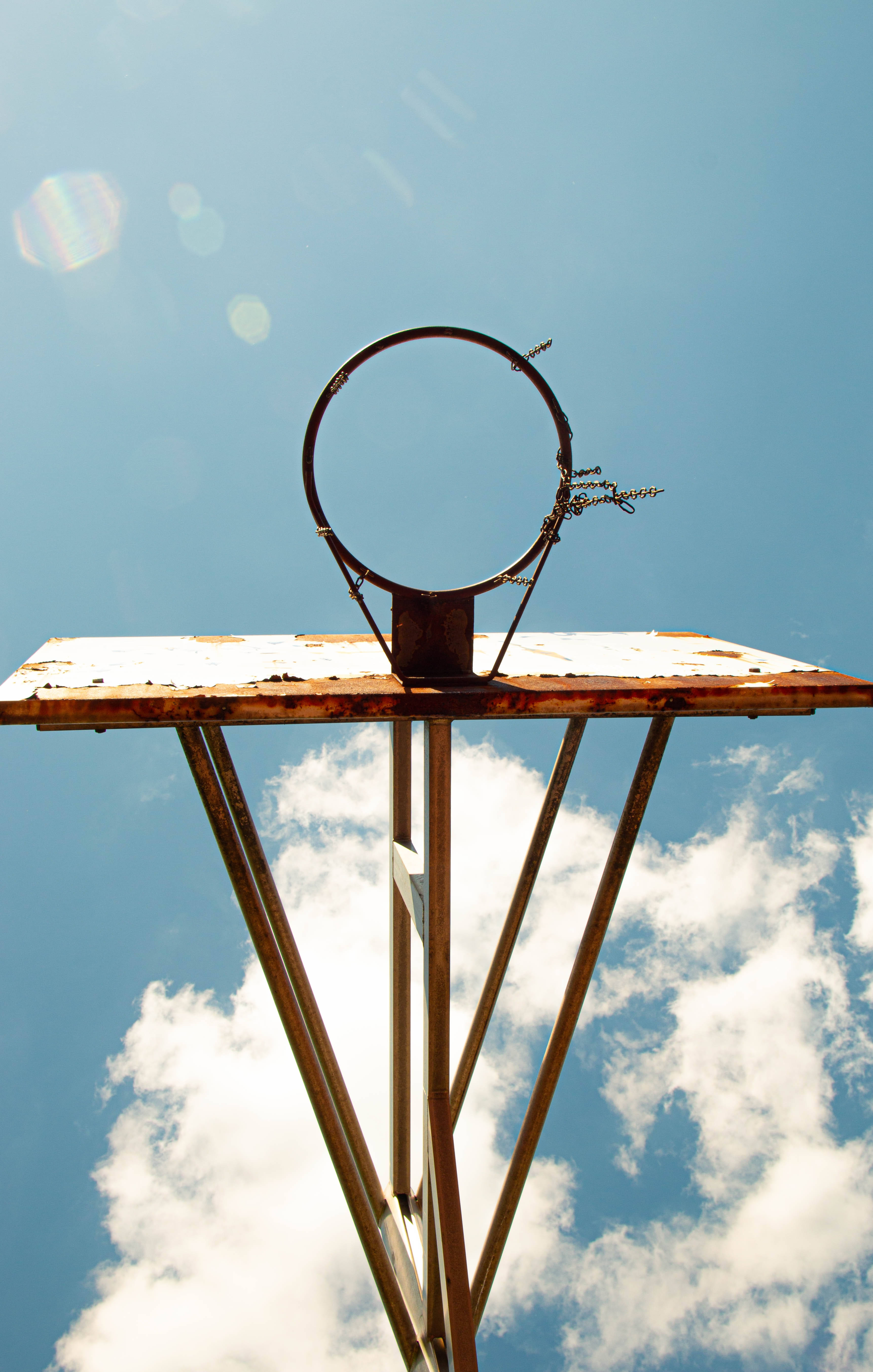 Vòng Bóng Rổ Gỉ Sét Trên Bầu Trời Hình nền