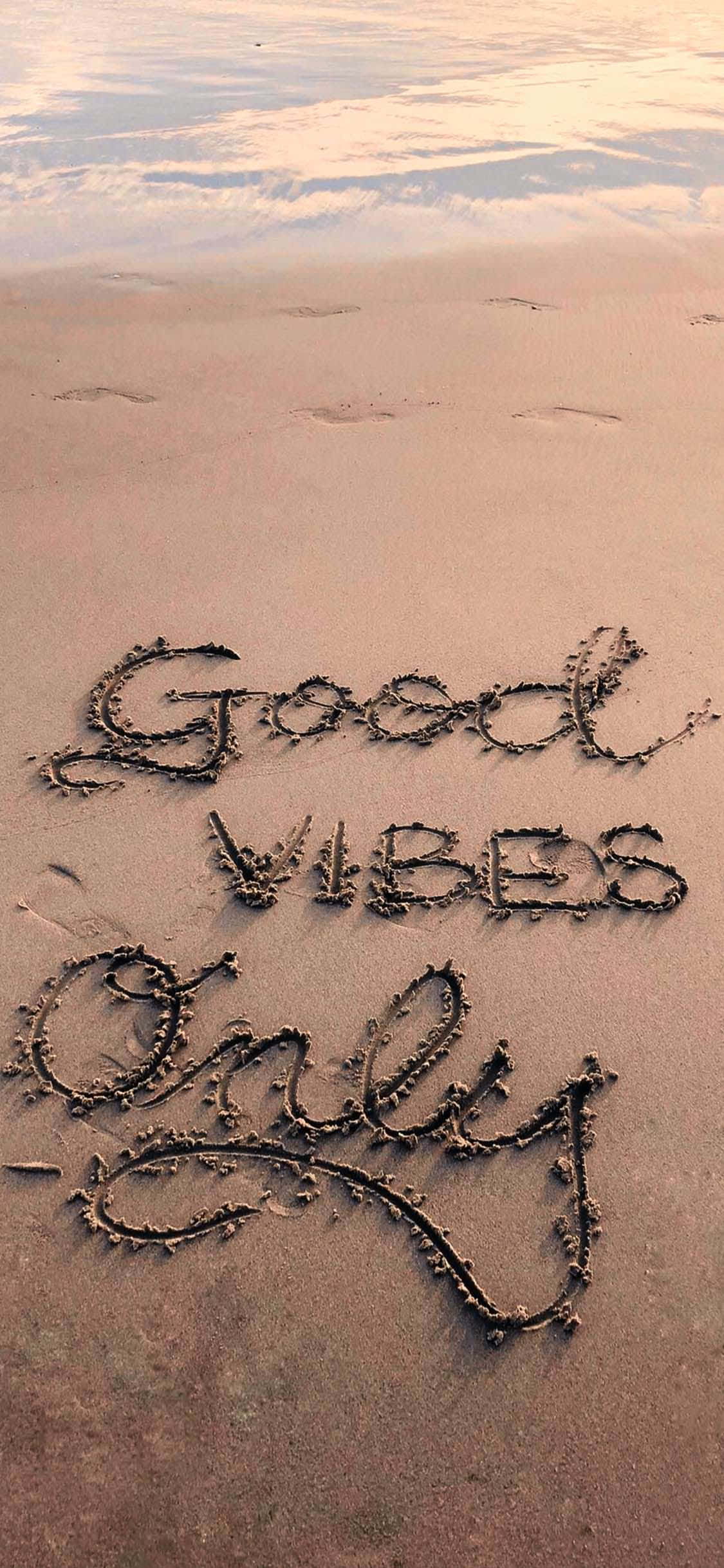 Cát biển Good Vibes iPhone Hình nền