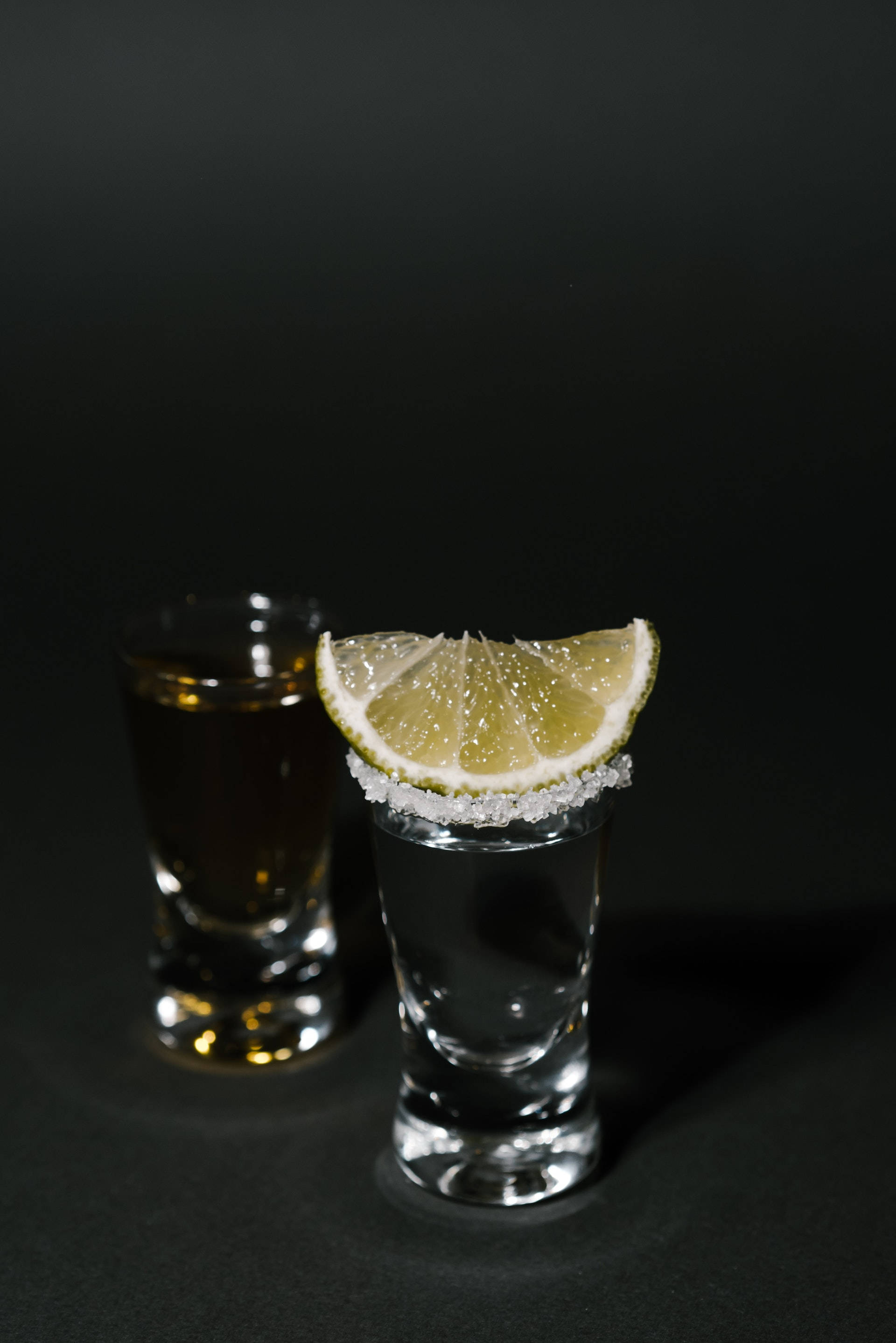 Rượu tequila bạc và vàng cùng chanh Hình nền