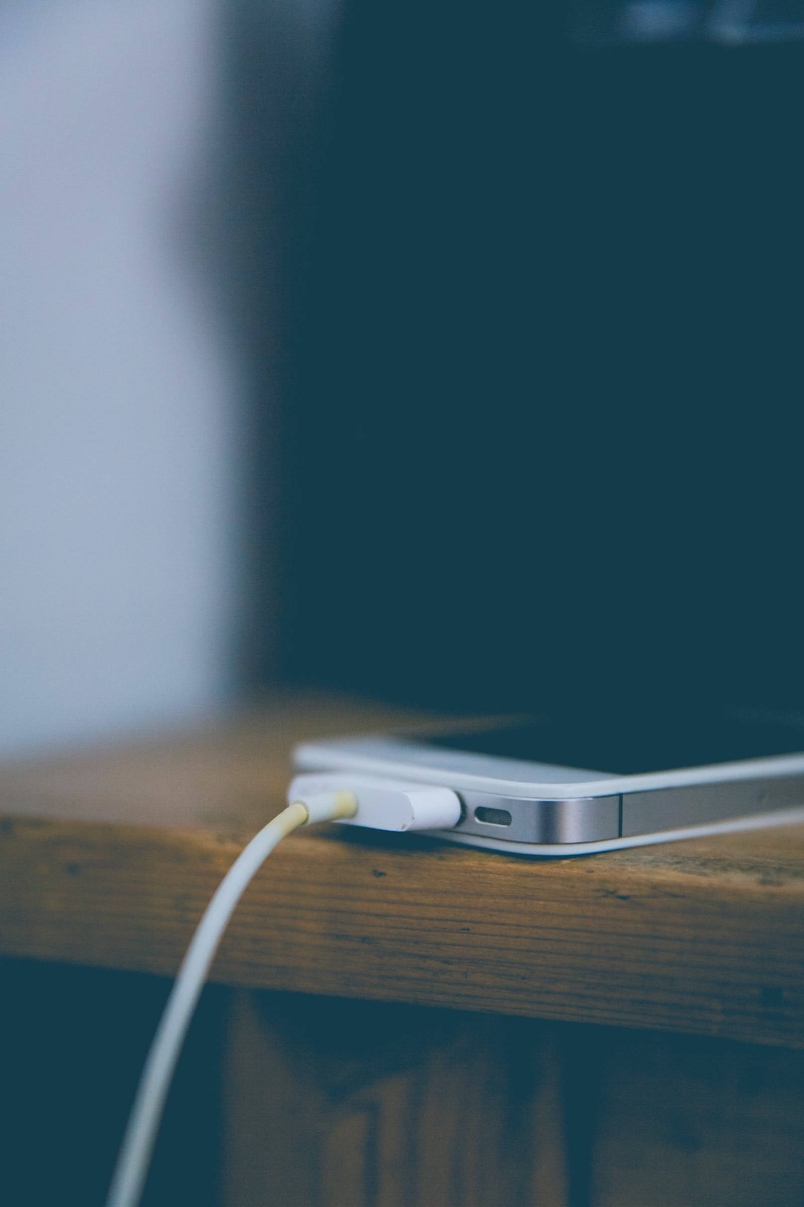 Sạc iPhone 4 Tối Màu Hình nền