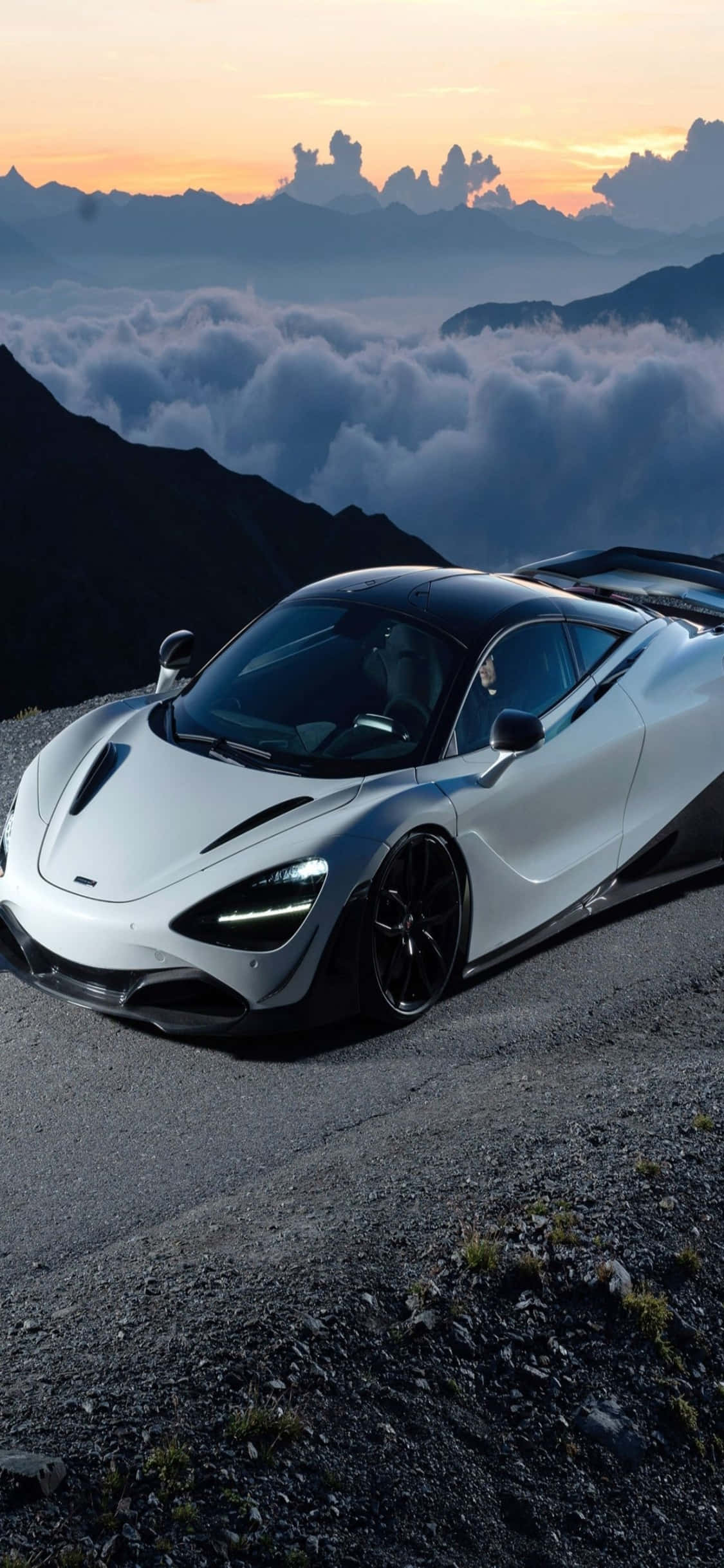 Sự kết hợp nhanh nhất của công nghệ - iPhone Xs và McLaren 720s Hình nền