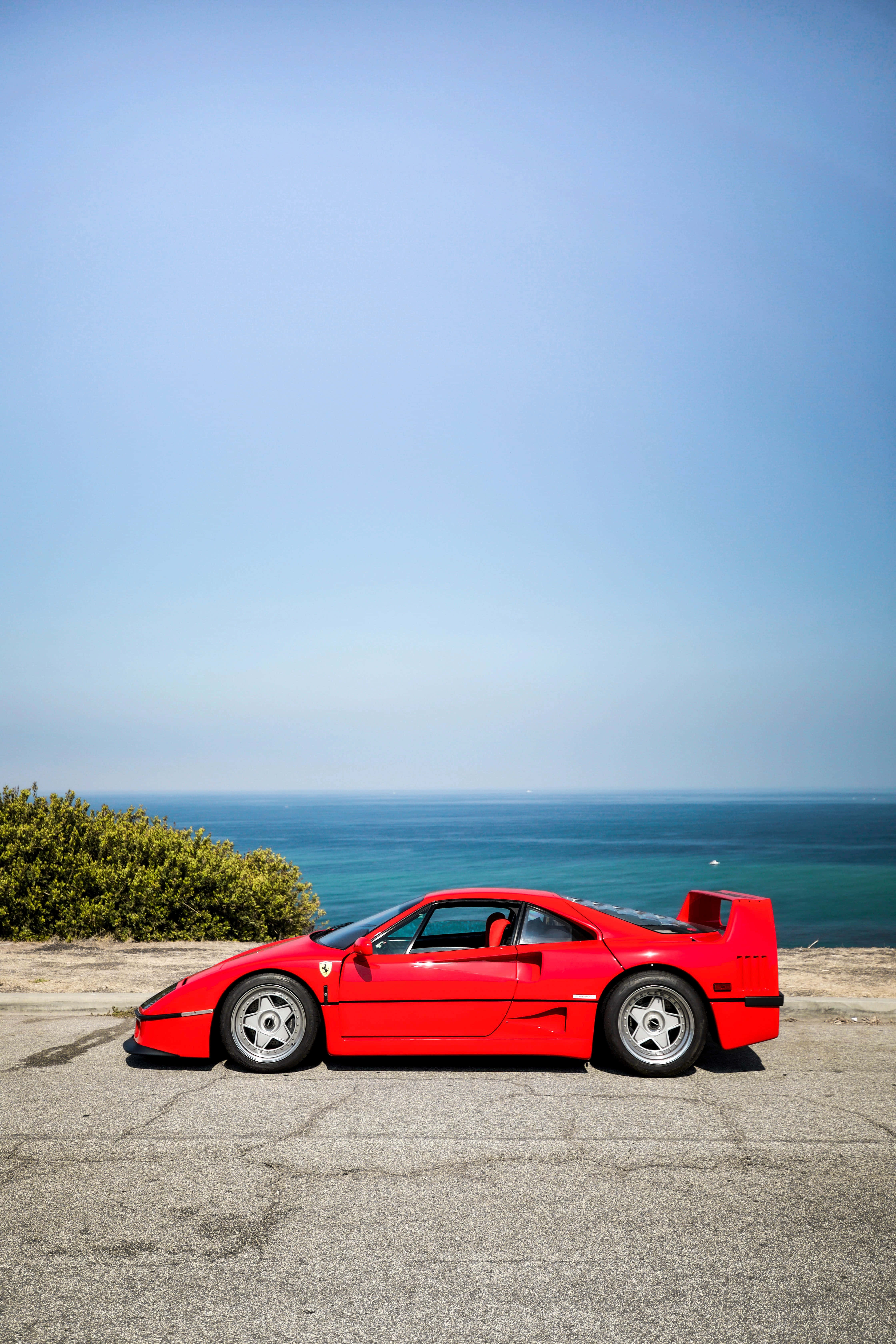 Sự Thanh Lịch Mẫu Mực Của Ferrari Được Phô Diễn Trọn Vẹn Hình nền