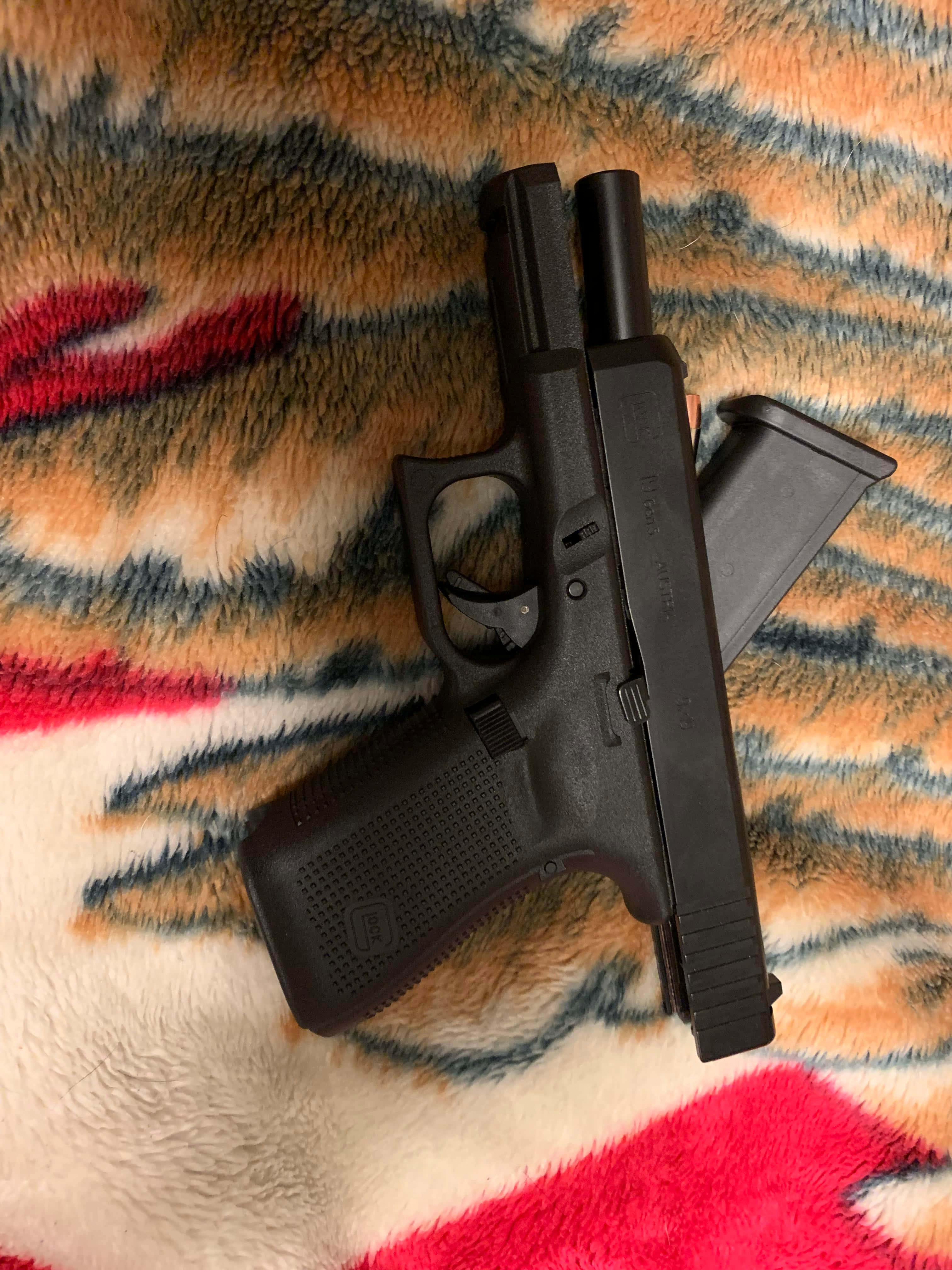 Sự xuất sắc toàn diện của súng ngắn - Glock 19 Hình nền