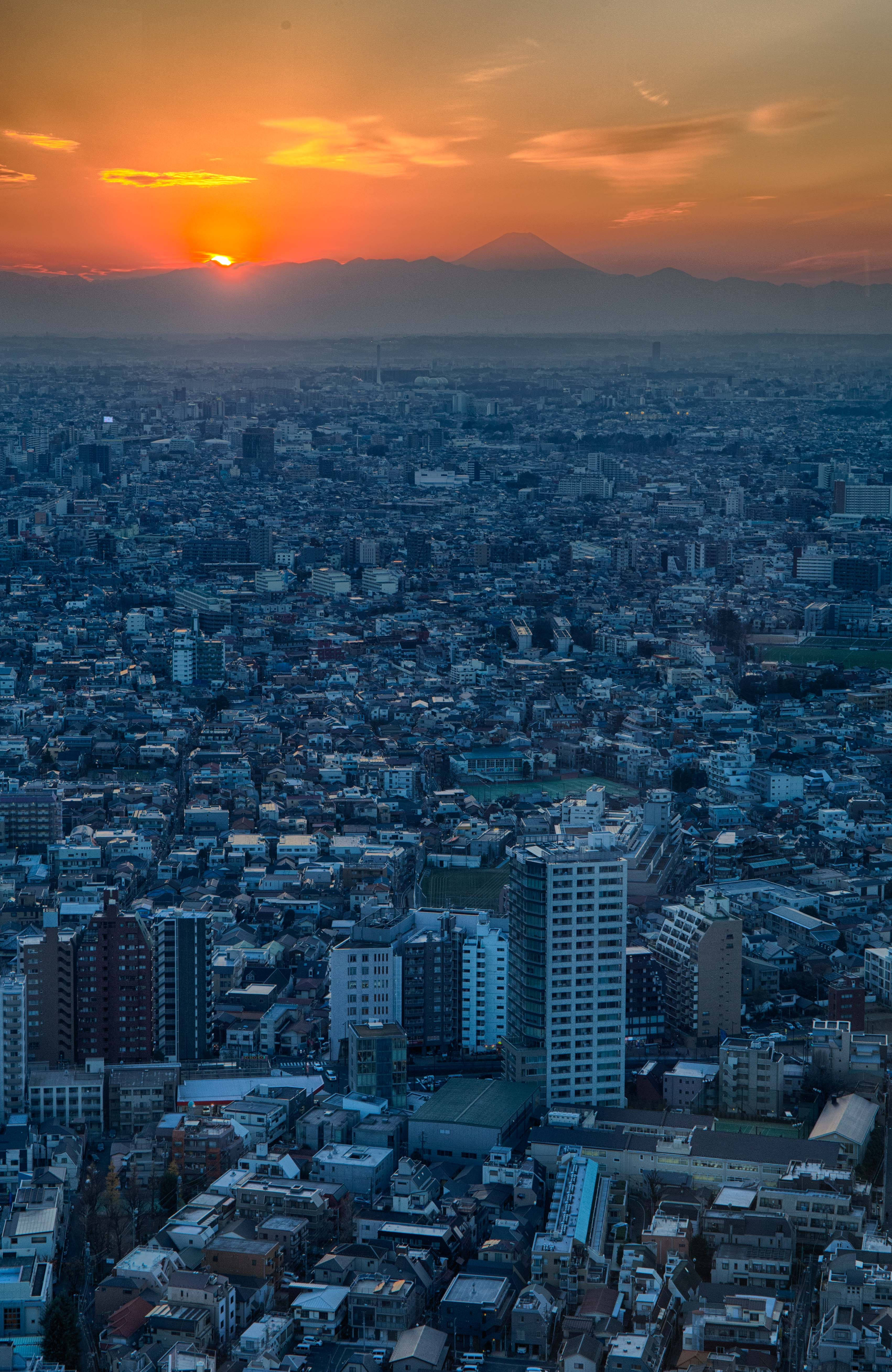 Tận hưởng khung cảnh đường chân trời tuyệt đẹp của Tokyo vào lúc hoàng hôn tím huyền ảo. Hình nền