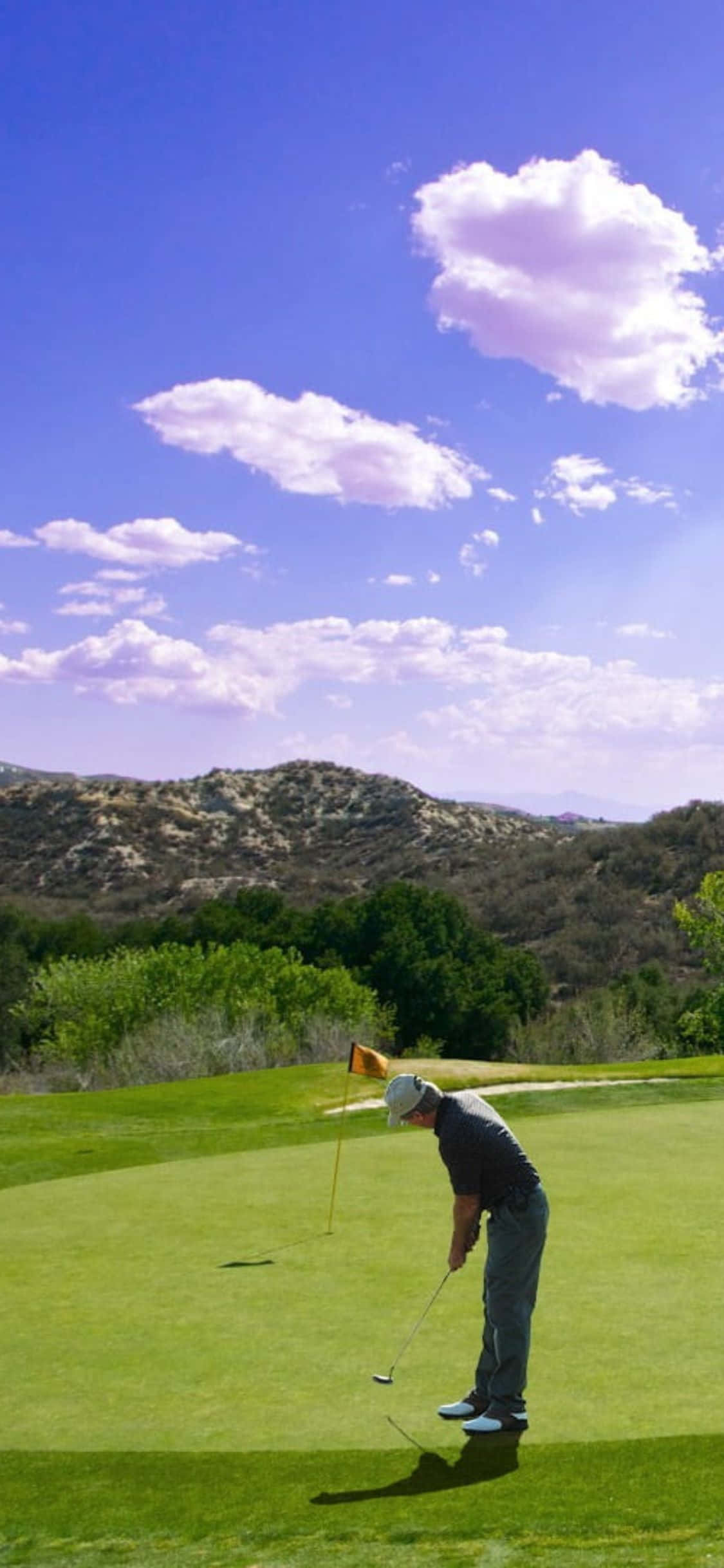 Tận hưởng nhịp sống chậm rãi trên sân golf đẹp khi dùng iPhone X! Hình nền